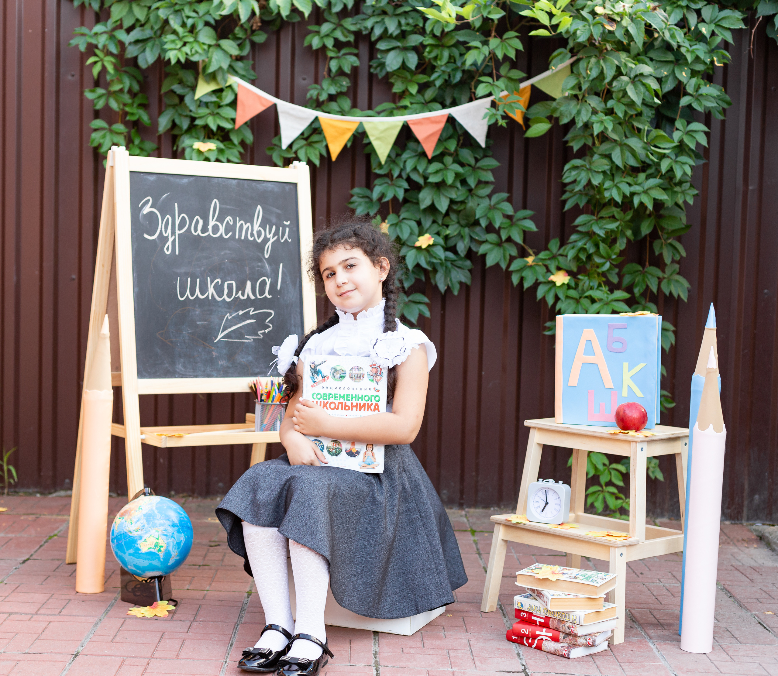 Фотопроект «Здравствуй школа». «ФотоЛерия» ФОТОГРАФ ВЫПУСКНЫЕ АЛЬБОМЫ