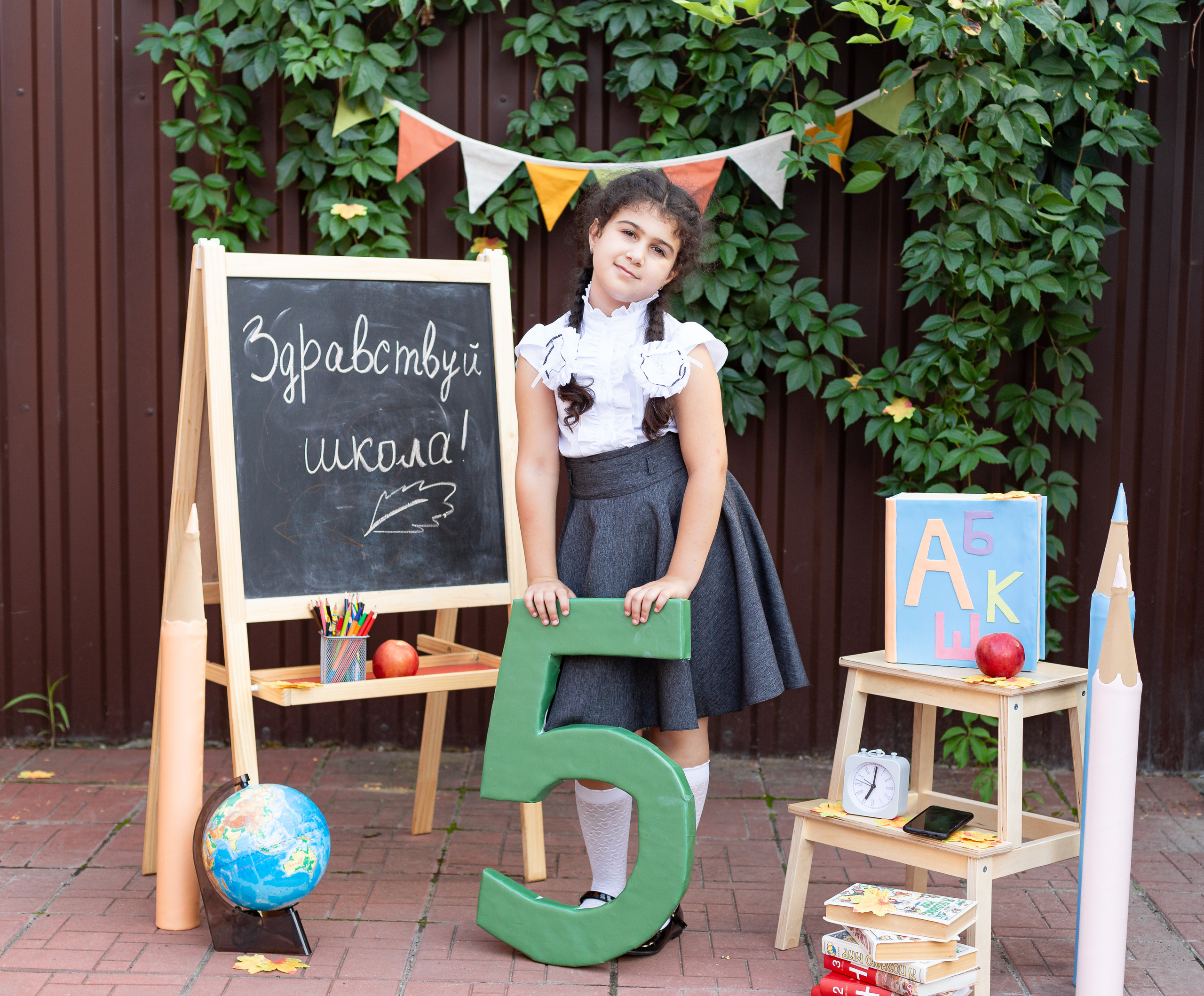 Фотопроект «Здравствуй школа». «ФотоЛерия» ФОТОГРАФ ВЫПУСКНЫЕ АЛЬБОМЫ