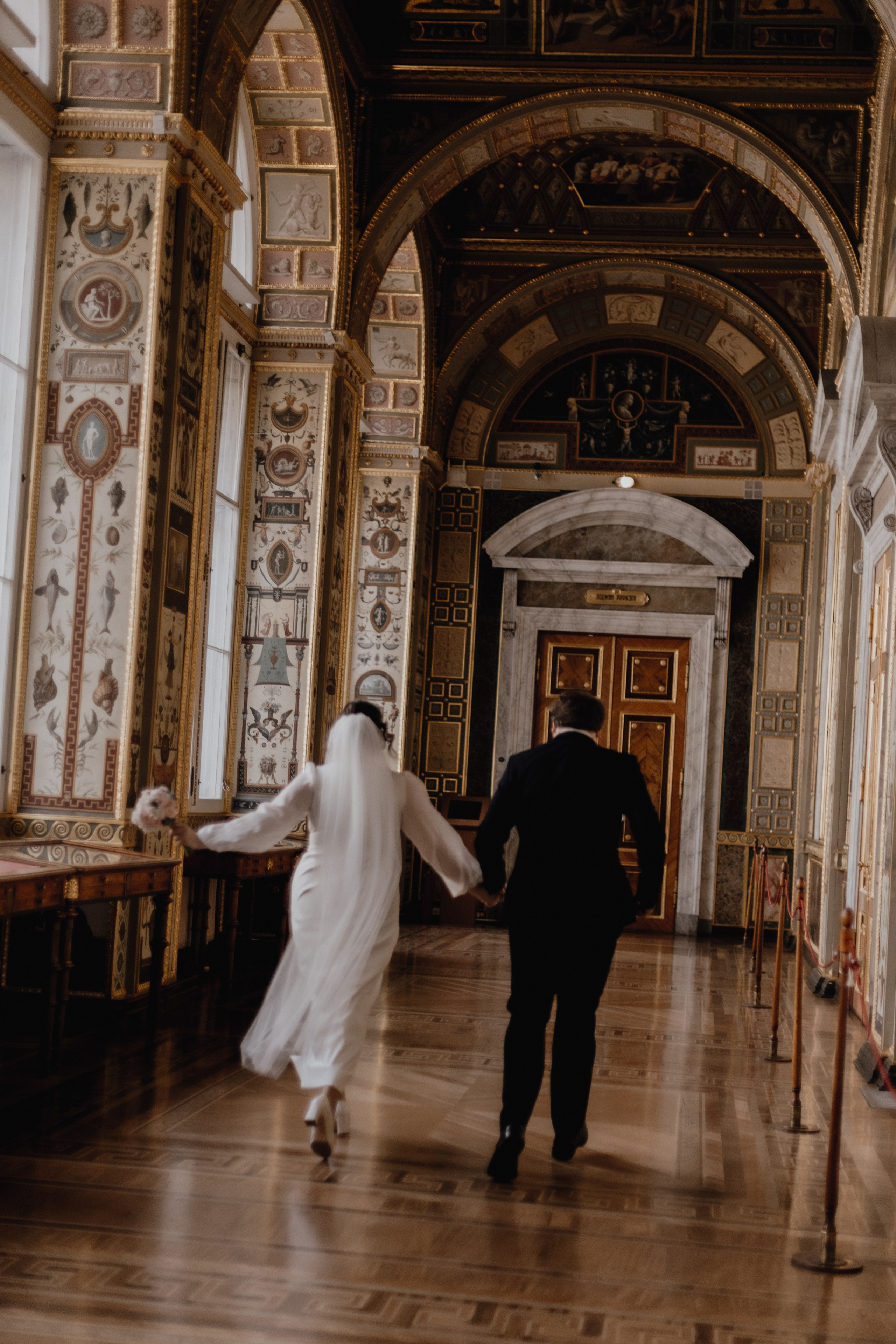 свадебная фотосессия в эрмитаже особенности съёмки лоджия рафаэля эрмитаж любовь и искусство киношная фотография о любви красота момента фотограф никитенко анастасия artsnastas 