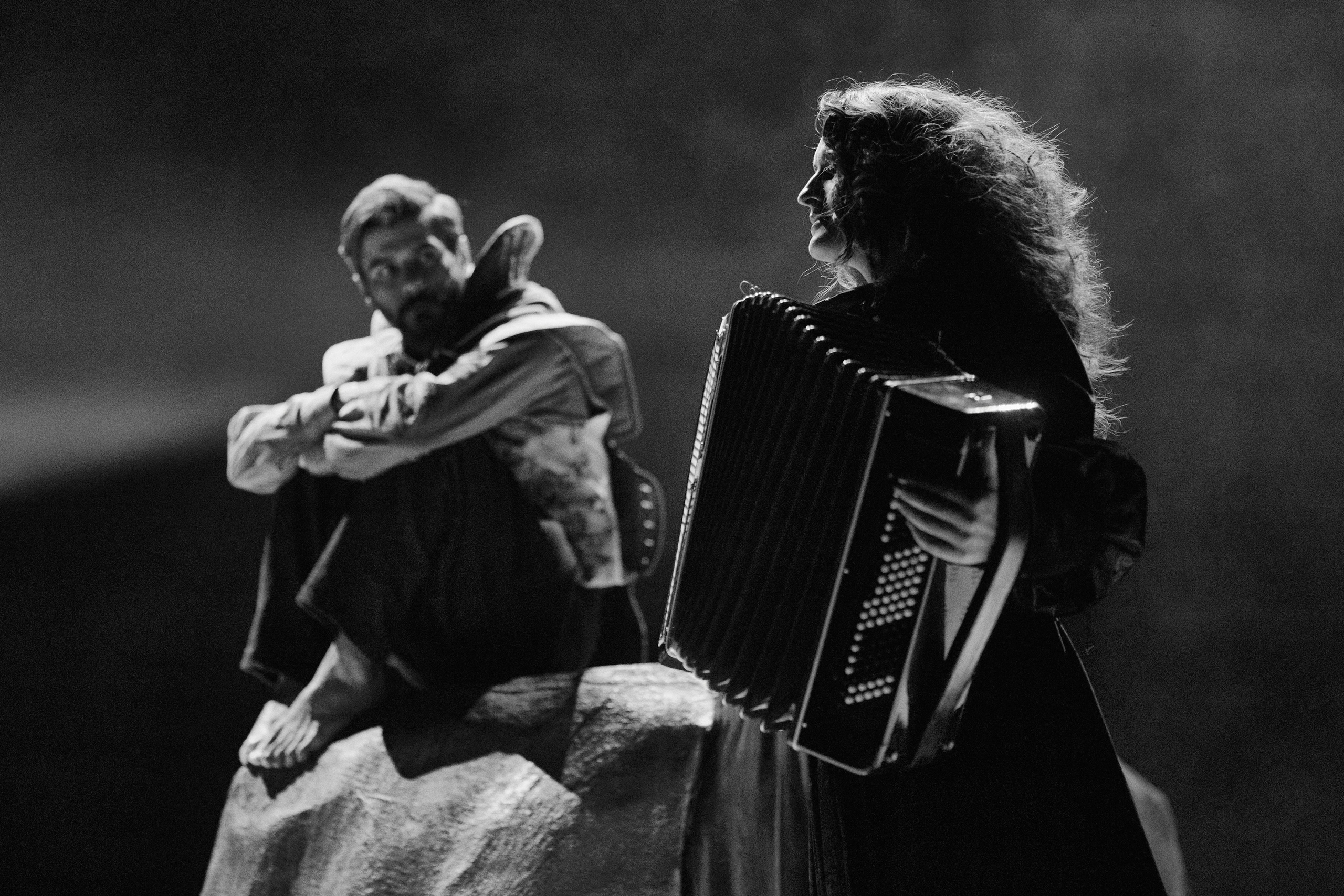 Чайка — черно-белое. Фотограф Юлия Маринина