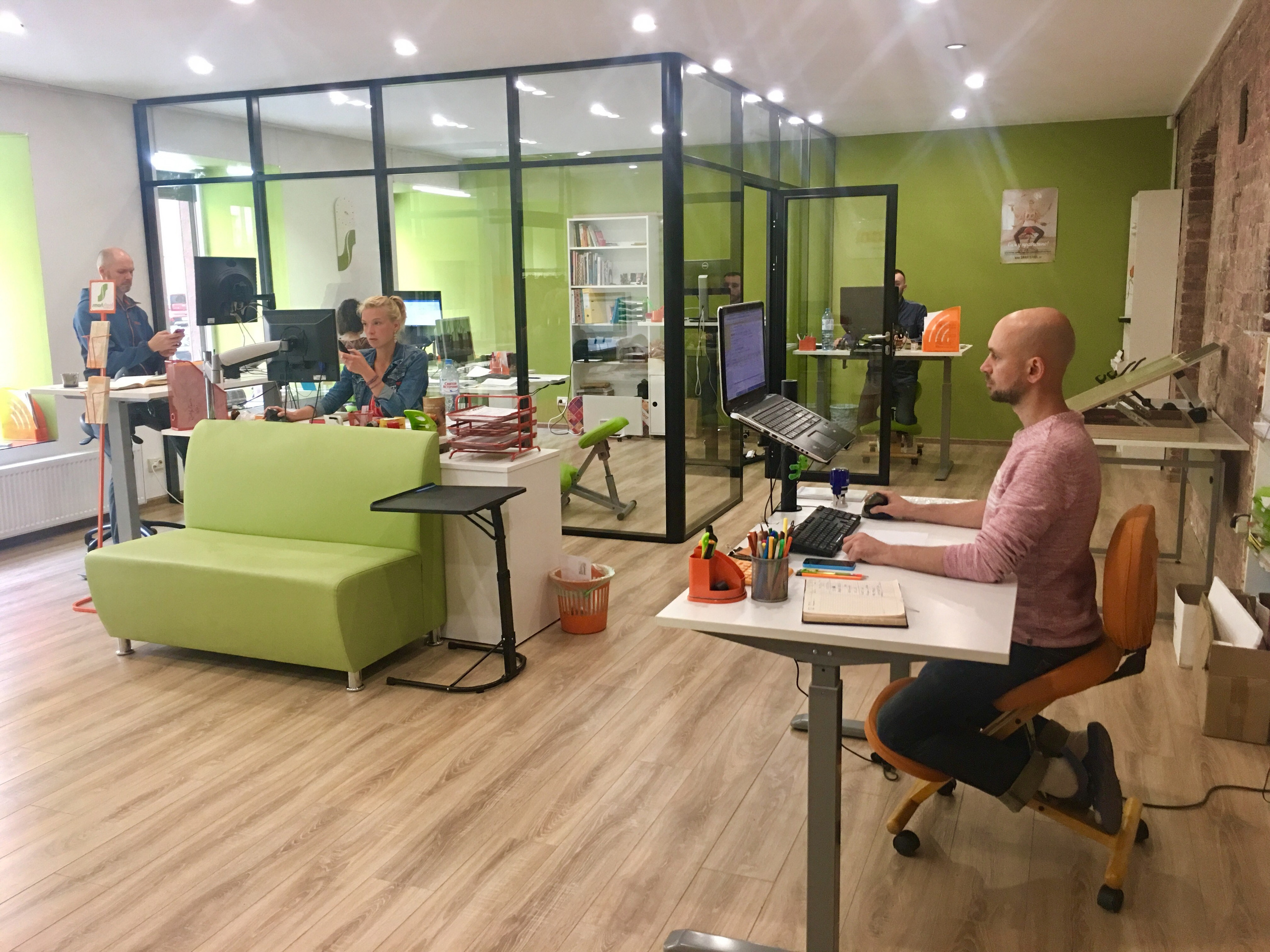 Офис и шоу-рум. Дизайнер декоратор интерьеров и предметов интерьера