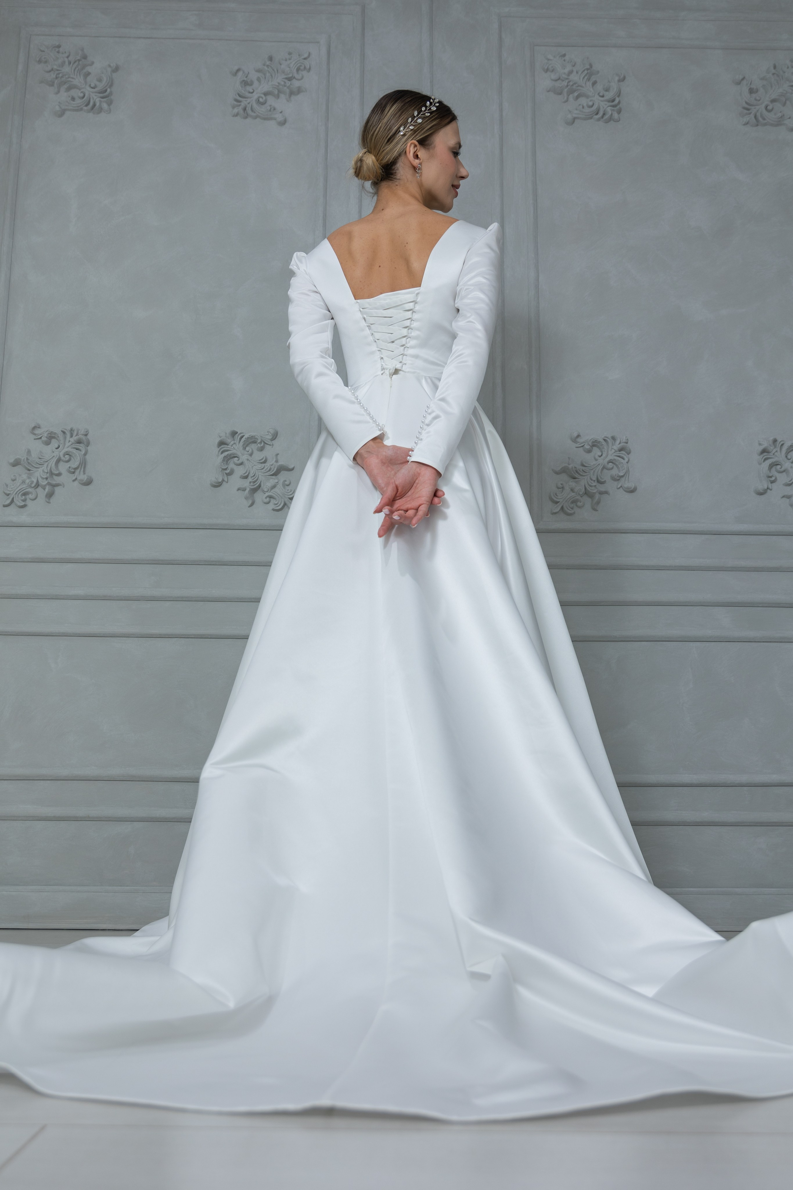 свадебный салон, позы, портрет девушки, свадебные платья, фотосессия, девушка, фотограф