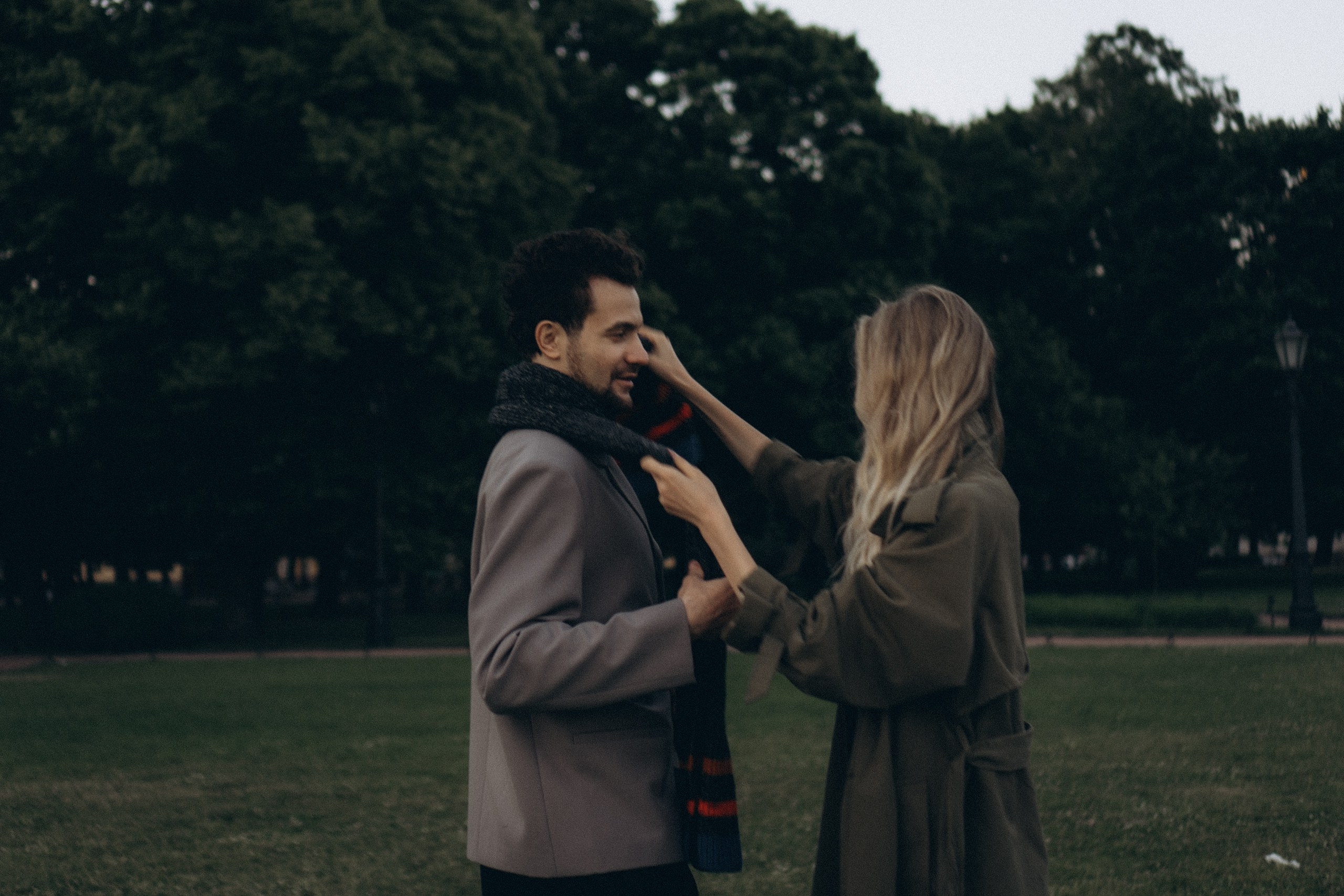 СВАДЕБНАЯ СЬЕМКА ПАРЫ НА РАССВЕТЕ В БЕЛЫЕ НОЧИ И ПРОГУЛКА С РАЗВОДНЫМИ МОСТАМИ И ПИКНИК ВОЗЛЕ ИСАКИЕВСКОГО СОБОРА. Профессиональный фотограф, Санкт-Петербург — Виктория Богомолова