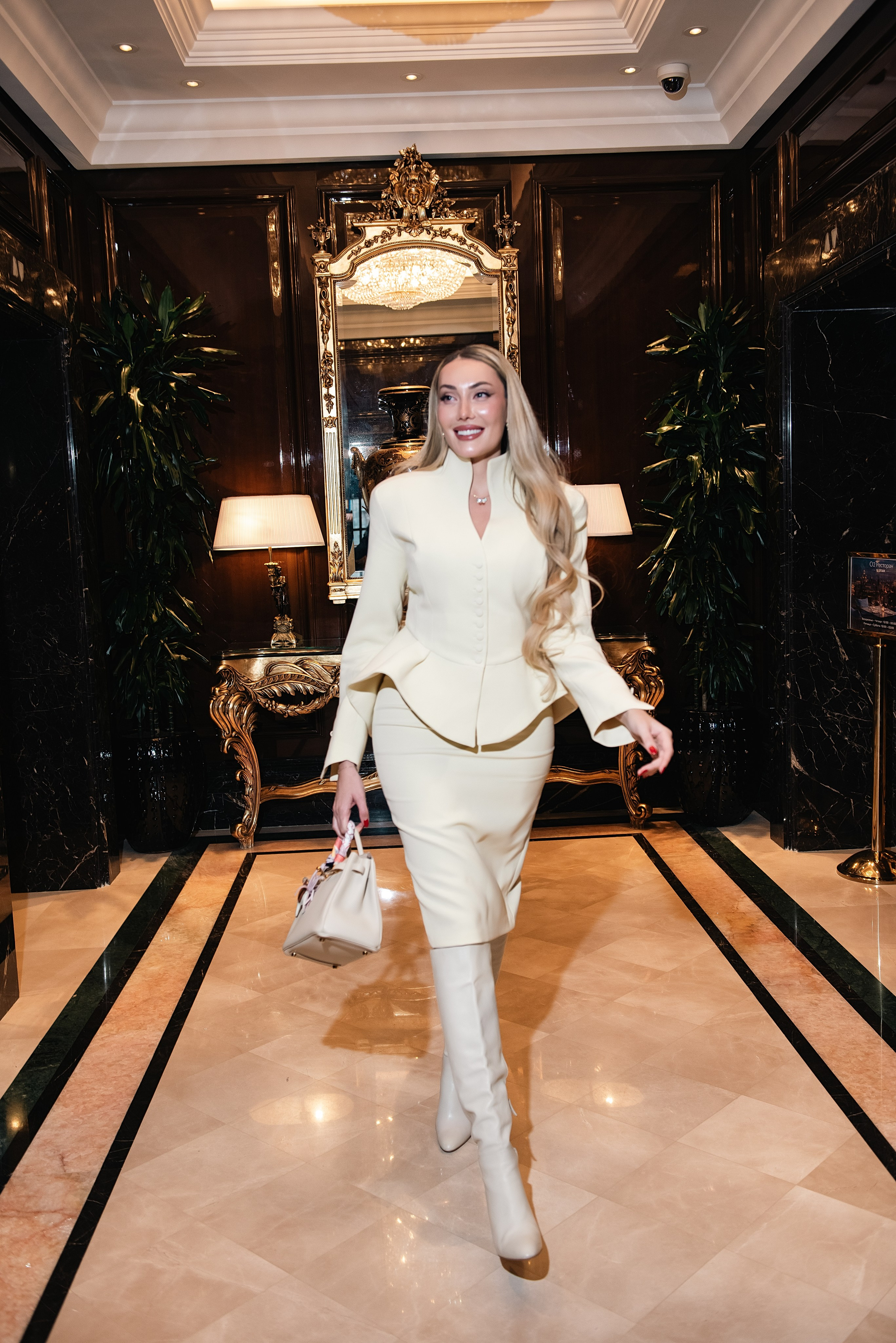 Блогеры, предприниматели. Фотограф, визажист. Москва