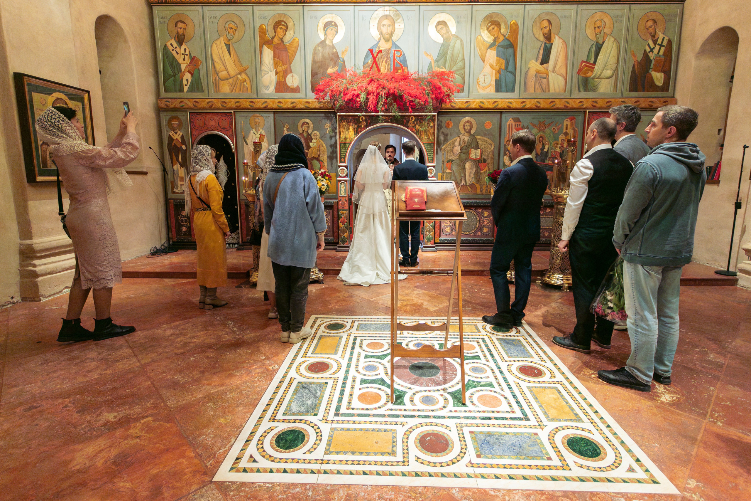Венчание в храме Антипы Пергамского, стиль «ORWO UT21». Фотограф на крещение/венчание