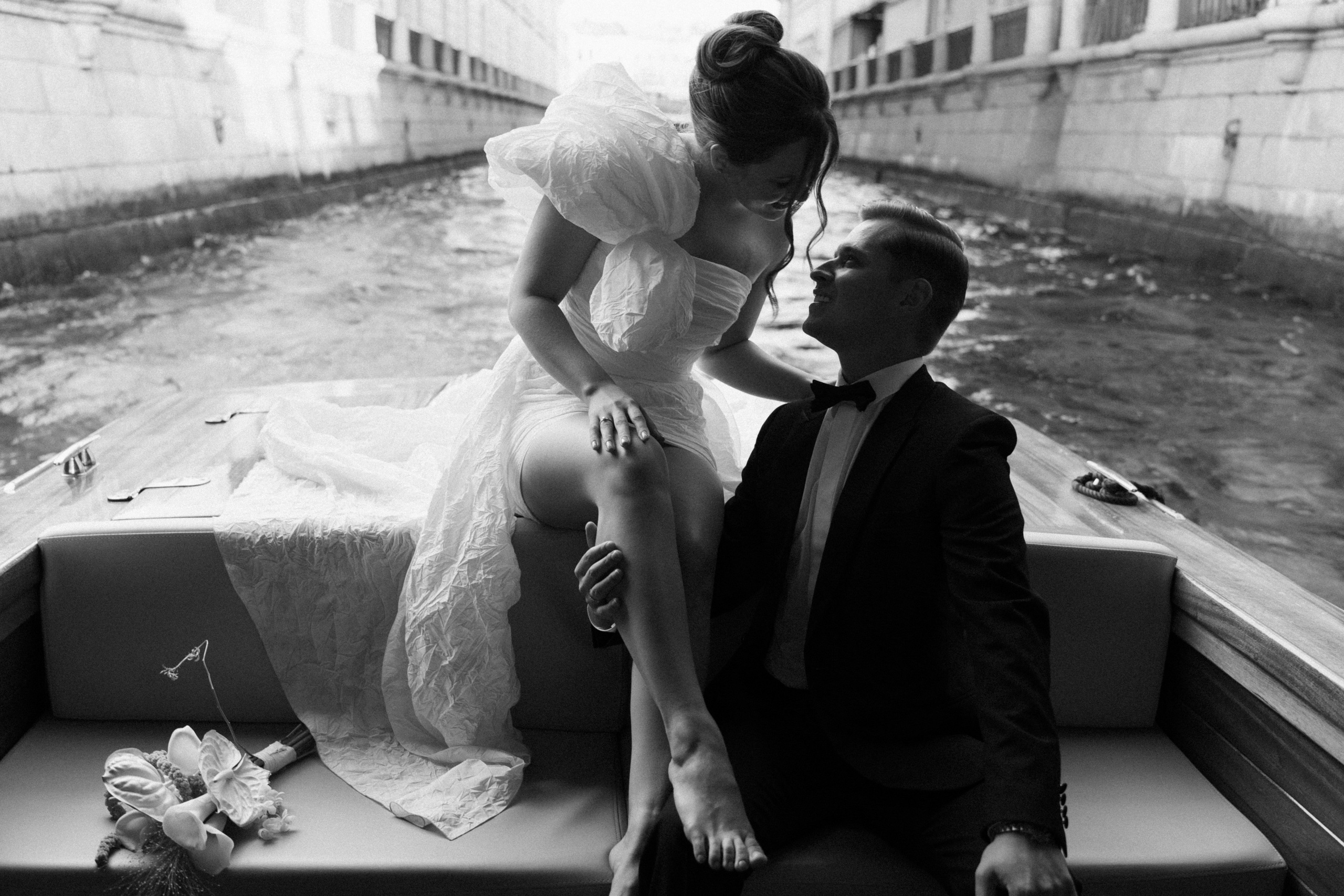 Настя и Лёша. Прогулка по Питеру. Катер. На цифру и плёнку. Свадебный фотограф Катерина Чулкова