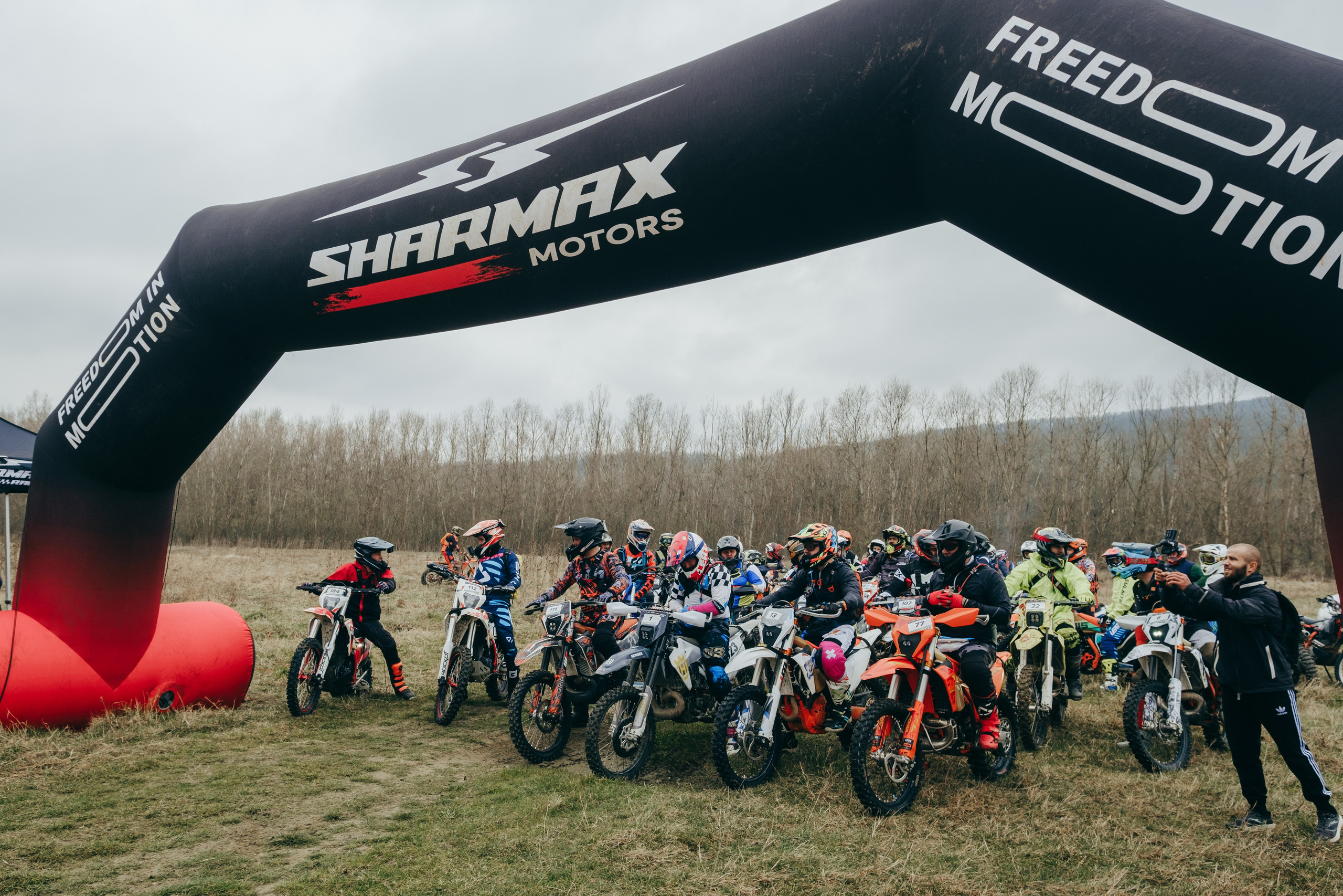 Съемка для Sharmax Moto в Горячем Ключе. Свадебный фотограф Денис Ожигин в Краснодаре и крае. Эмоциональная и стильная съемка вашего дня