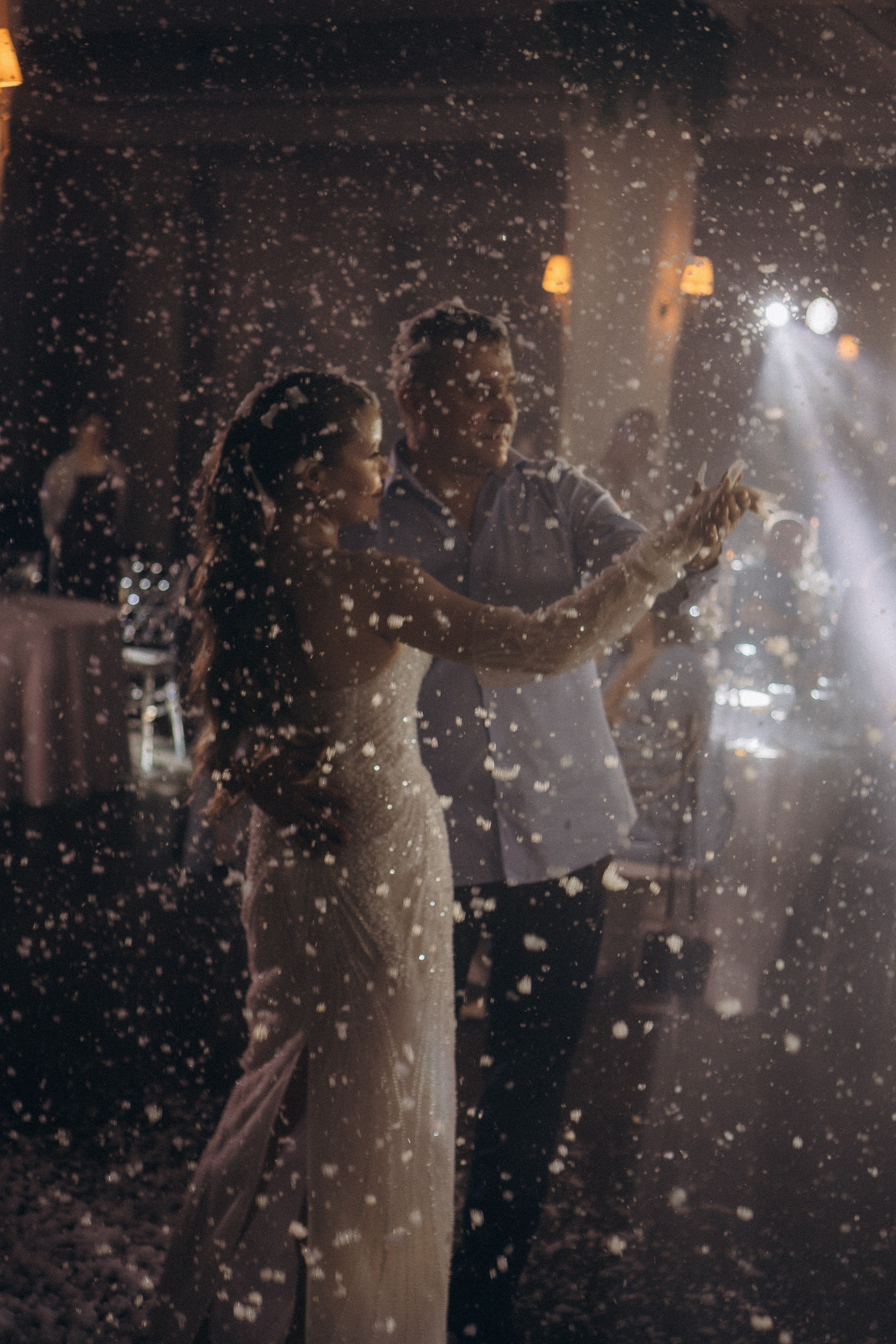 ТАНЕЦ С ПАПОЙ СВАДЕБНМ БАНКЕТЕ (СНЯТО В СИБИРЕ В НИЖНЕВАРТОВСКЕ). Профессиональный фотограф, Санкт-Петербург — Виктория Богомолова