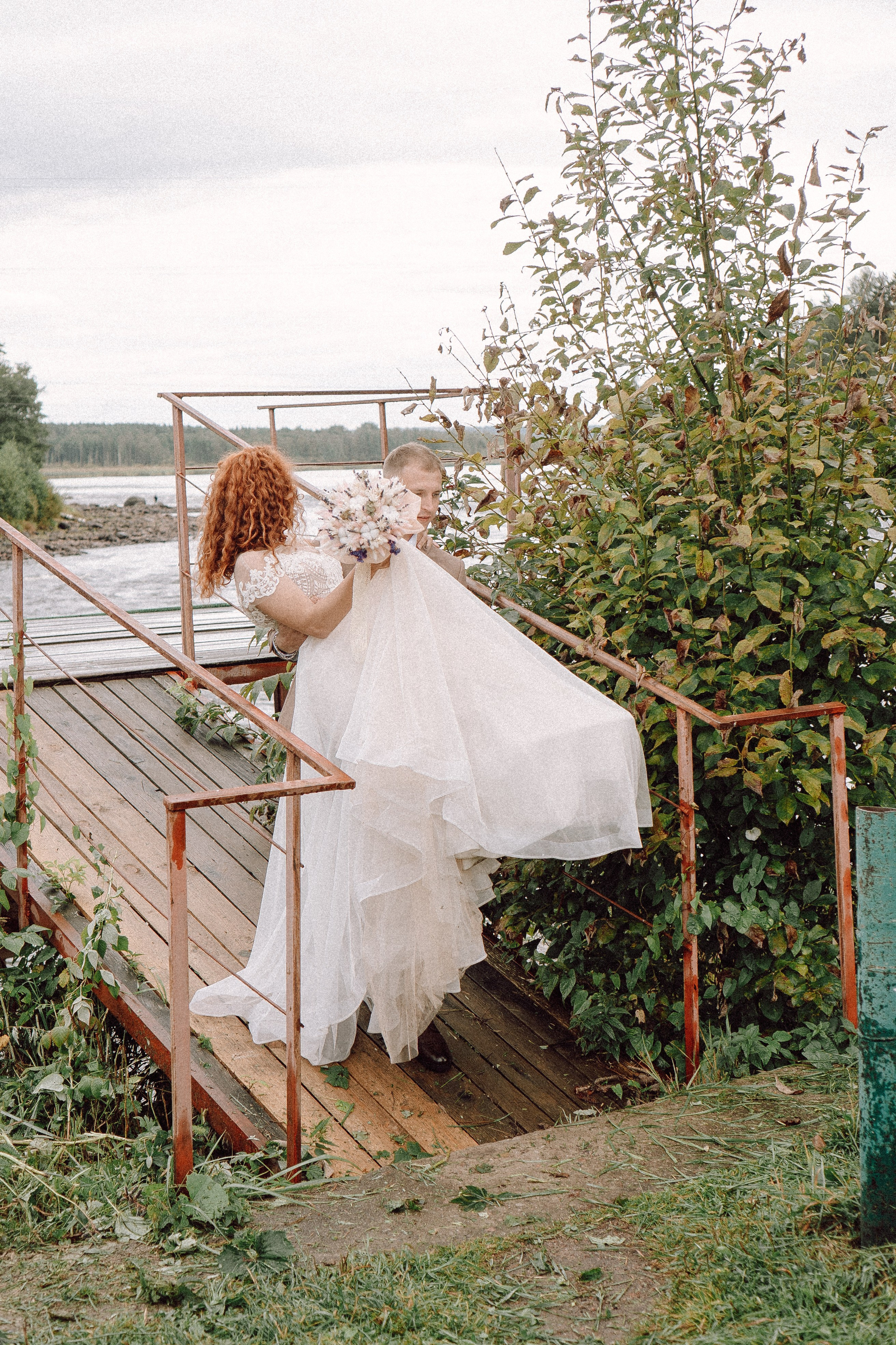 СВАДЕБНАЯ ФОТОСЕССИИЯ ПАРЫ В ГОРОДЕ ПРИОЗЕРСК В СОСНОВОМ ЛЕСУ И С ПИКАПОМ. Профессиональный фотограф, Санкт-Петербург — Виктория Богомолова