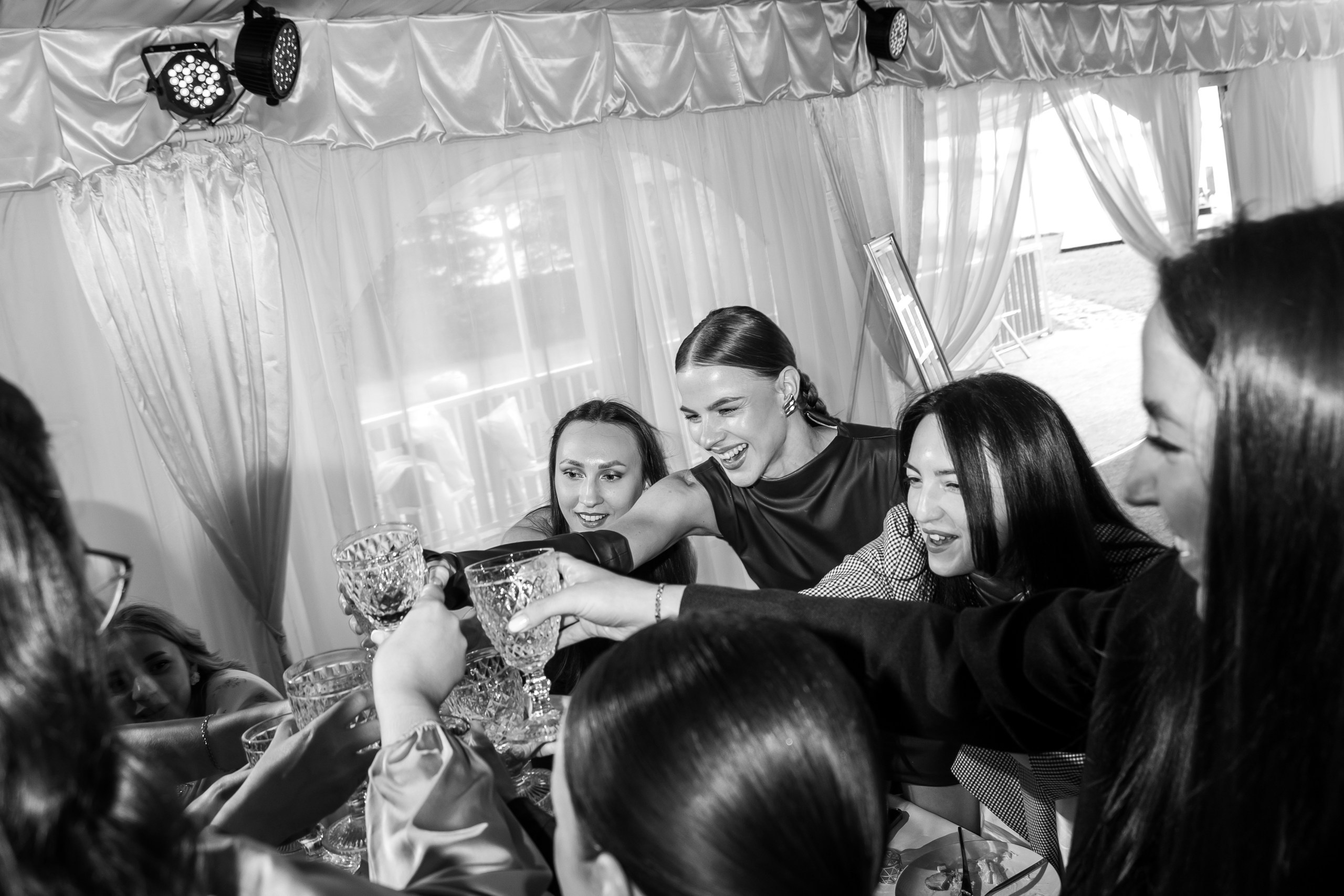 А | А. Любовь, танцы и котики 🐾. Свадебный фотограф Настя Шелл г. Череповец