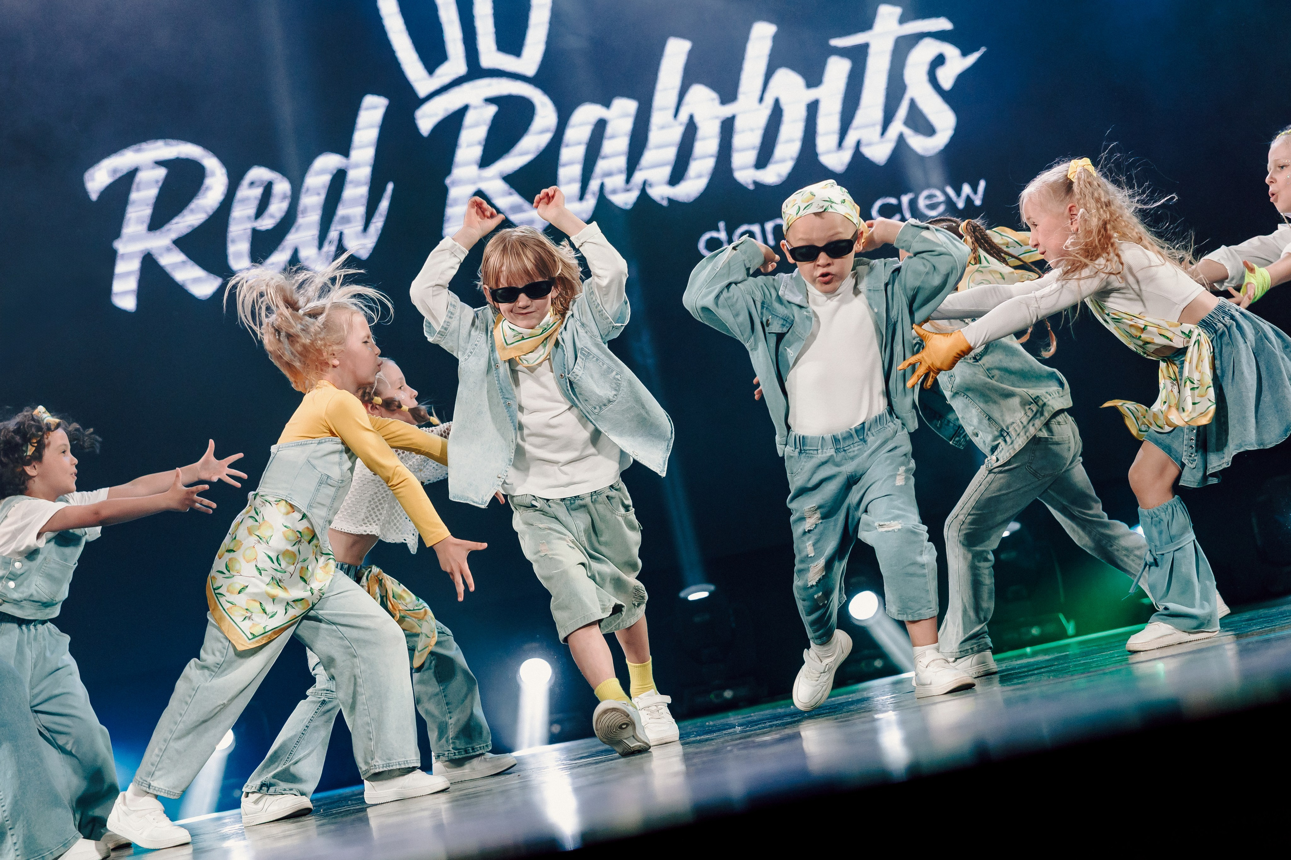 Отчётный концерт танцевальной школы «Red Rabbits» 2025. Лёшка Варзегов — фотограф