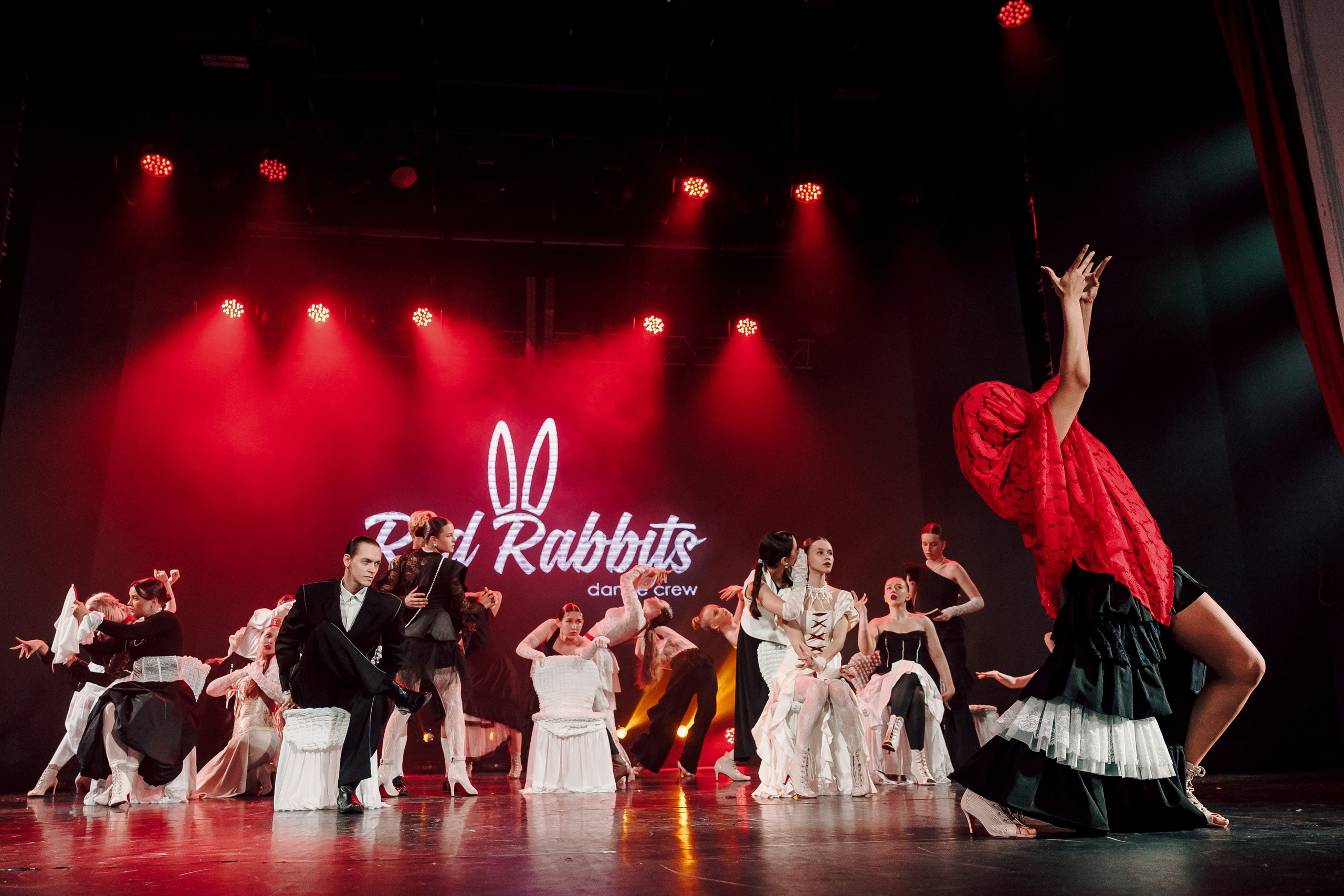 Отчётный концерт танцевальной школы «Red Rabbits» 2025. Лёшка Варзегов — фотограф