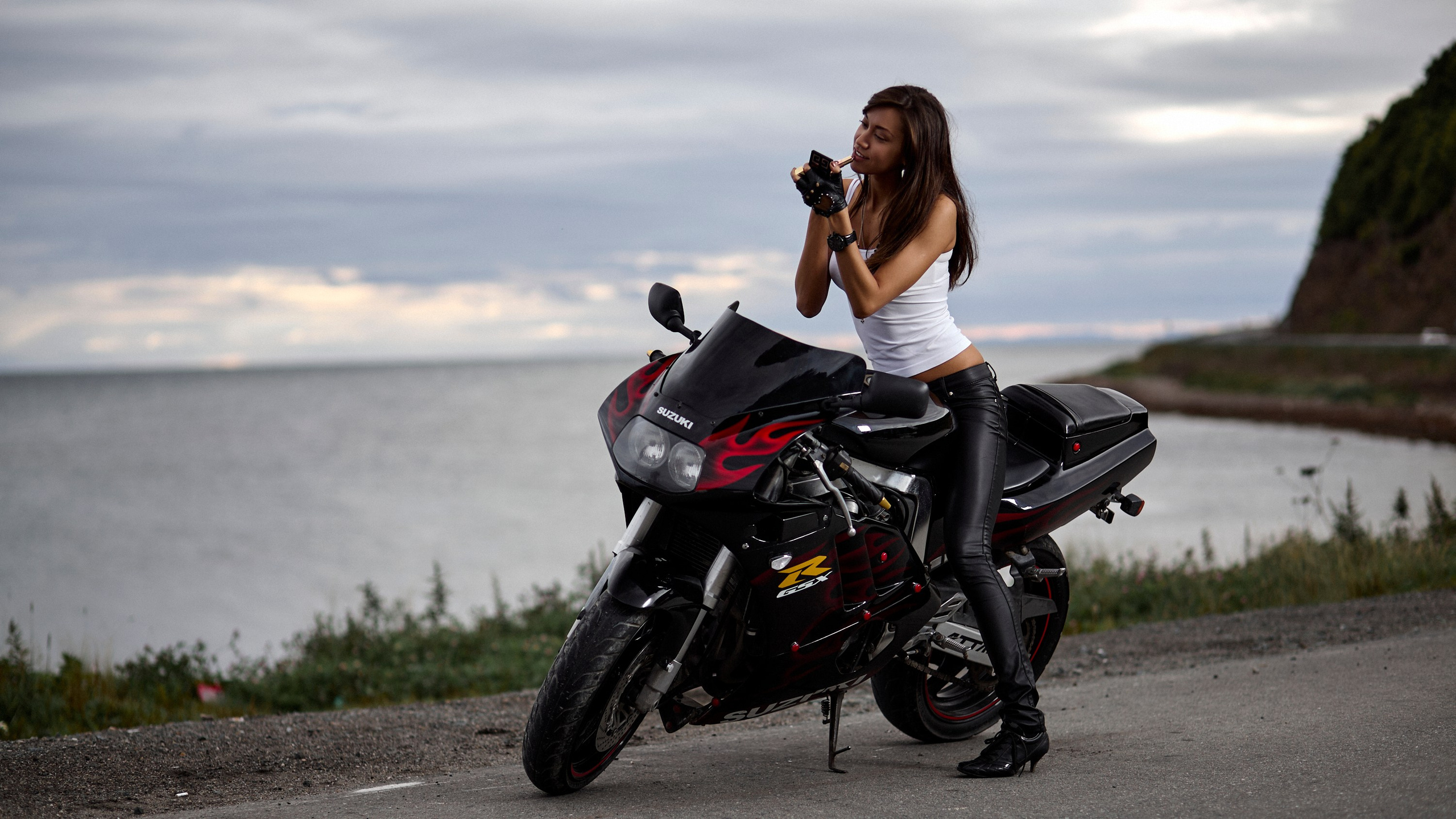 Парень, девушка, байк. Фотограф Андрей Серенков