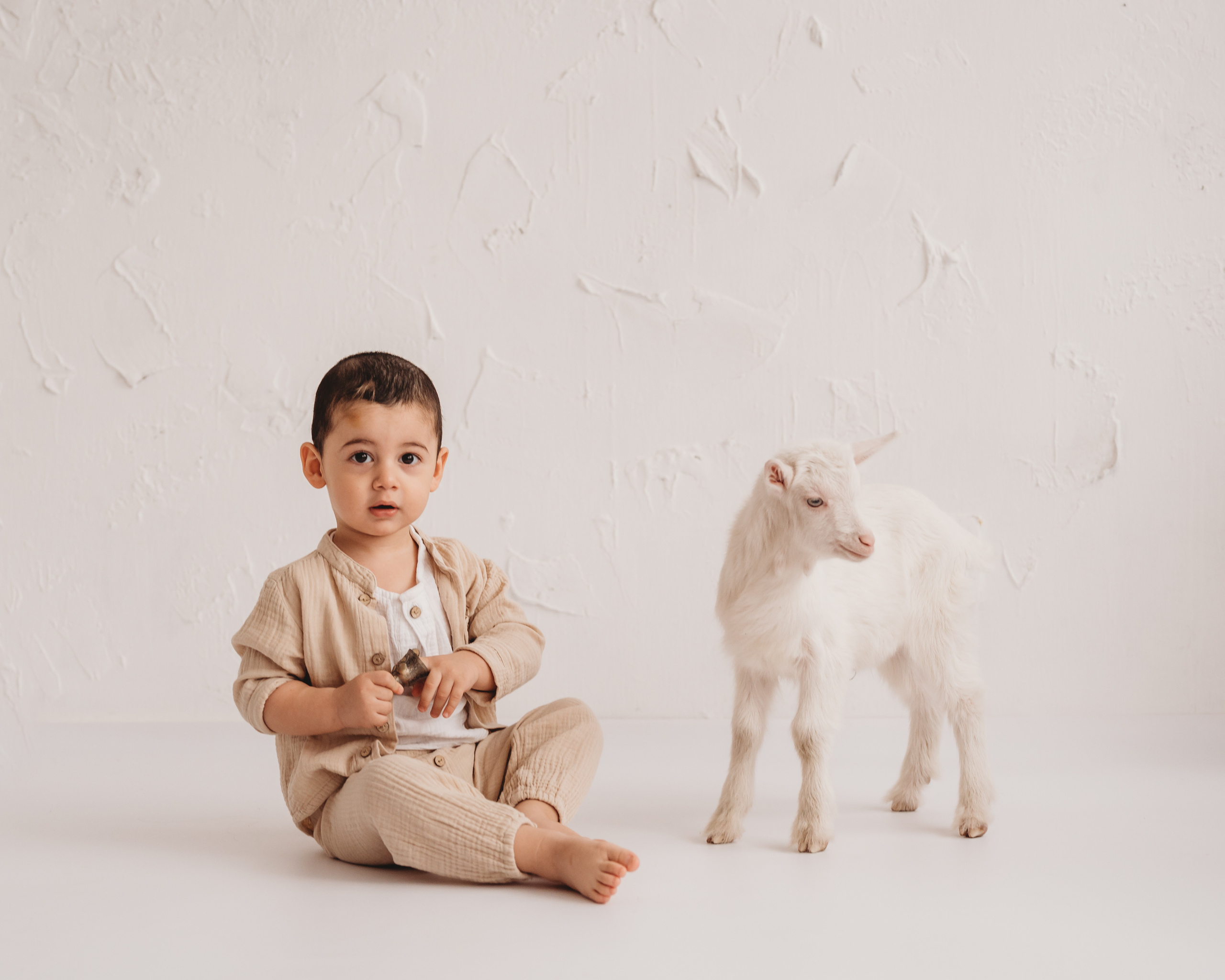 Асланчик и козленок. Детский и семейный фотограф Ирина Гладких