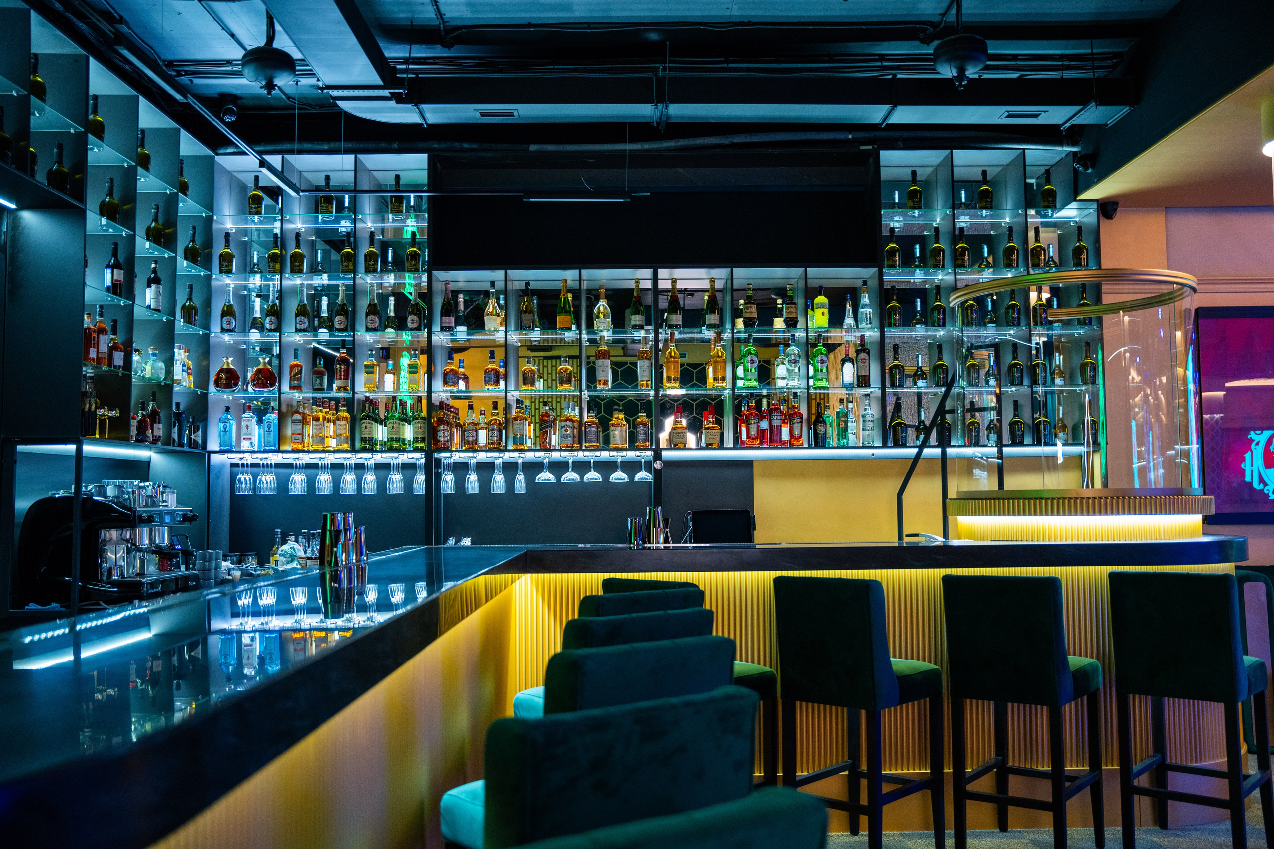 Фотосъемка интерьера стриптиз-клуба Hefner — элитный клуб Краснодара. Интерьерная фотосъемка клуба Hefner в Краснодаре — профессионально. Шедевры для Вас! Фотограф и Видеограф в Краснодаре Пахиев Руслан