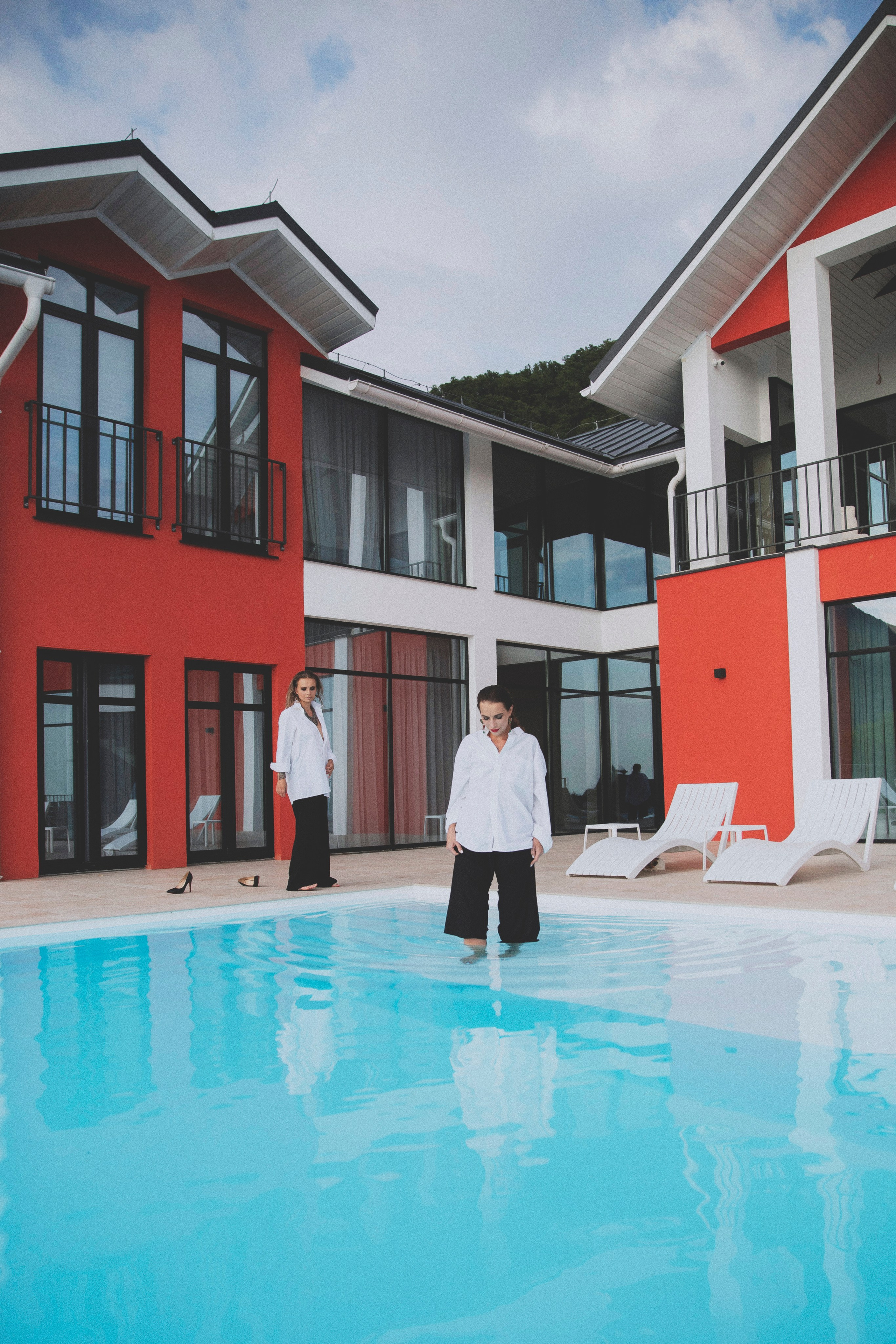 Бассейн. Инна и Валерия. Свадебный и семейный фотограф Колоскова Мария (Сочи и весь мир)