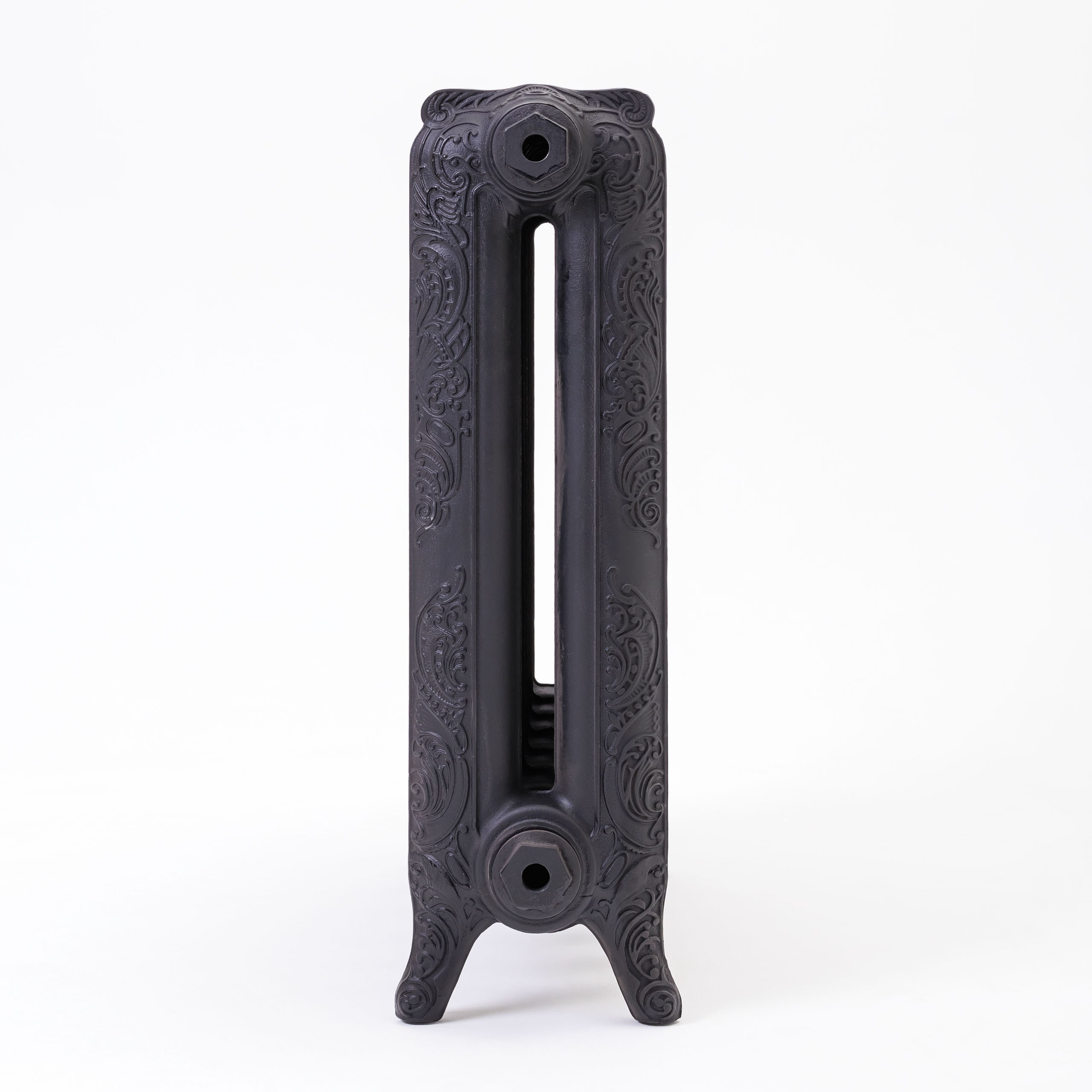 Предметные фотографии дизайнерских радиаторов отопления в стиле ретро