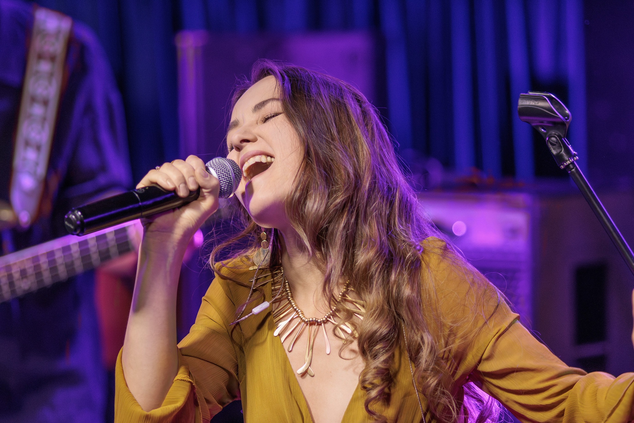 Таис Логвиненко. Группа "TAISH". Концерт в "Мумий Тролль баре" во Владивостоке 17 октября 2024 года. Портретный фотограф во Владивостоке Сергей Ефимов. #СергейЕфимовФото