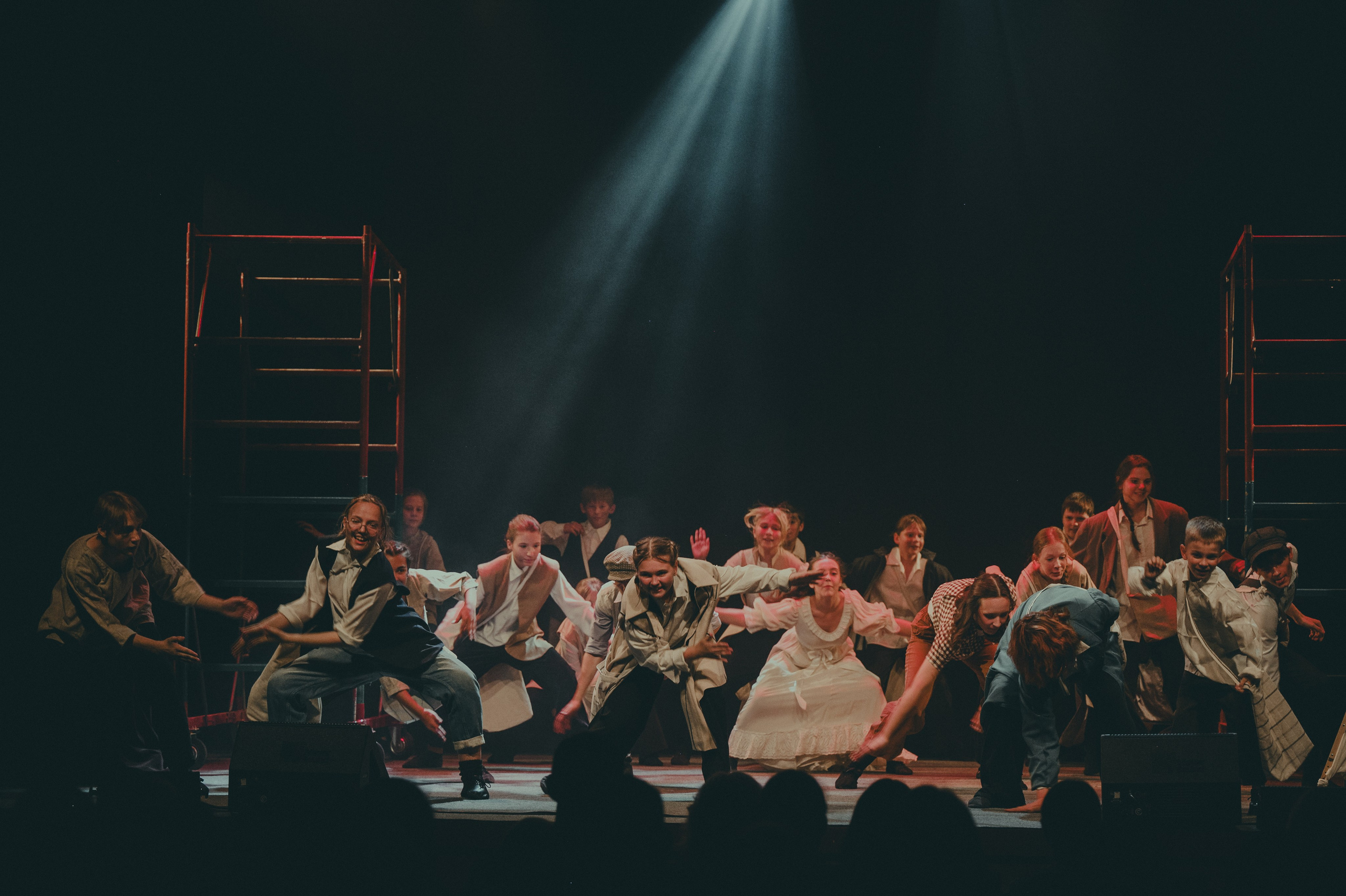 Спектакль «Газетчики». Художник по свету Максим Сергачев