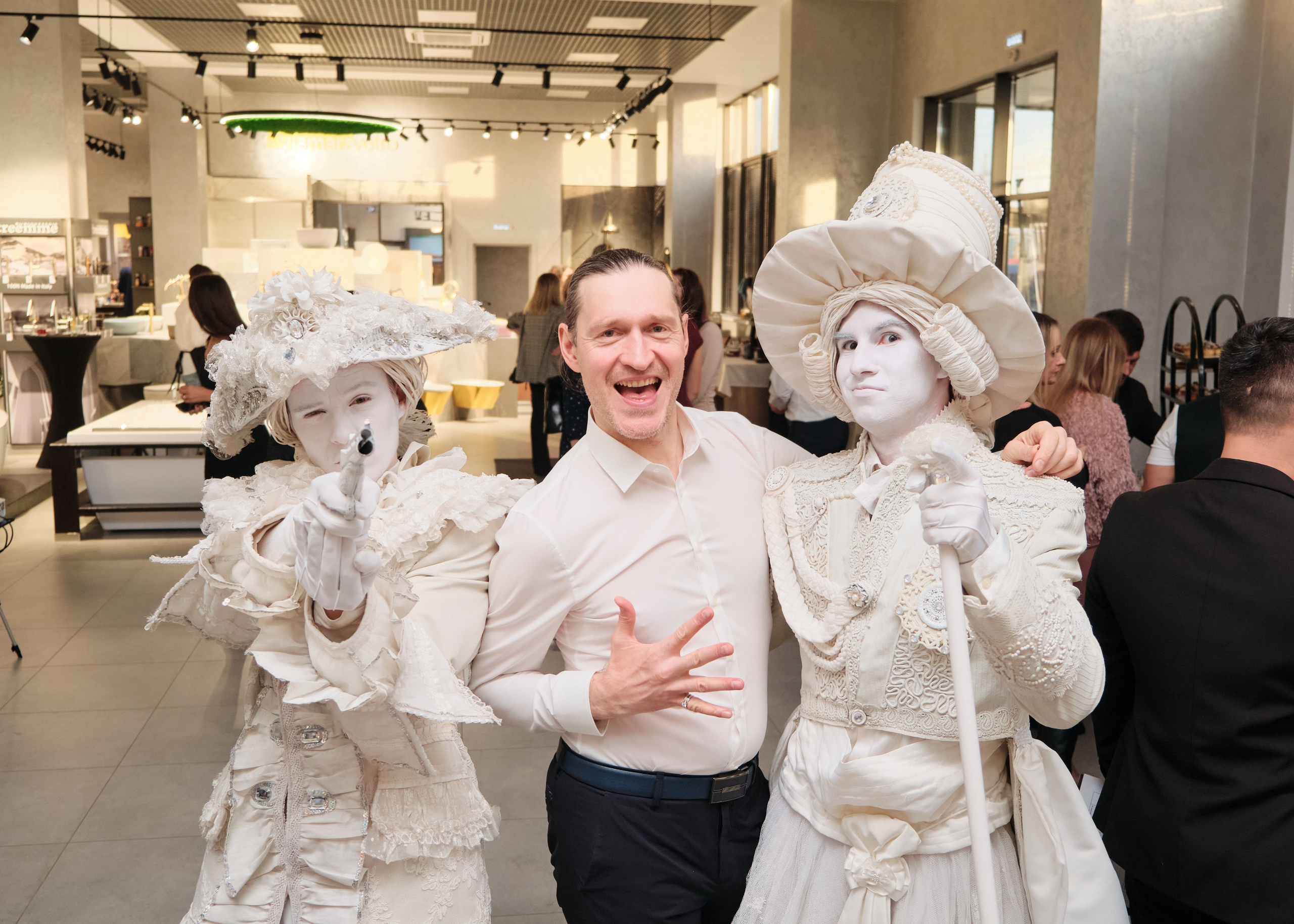 Открытие салона 100 градусов. Антон Ив