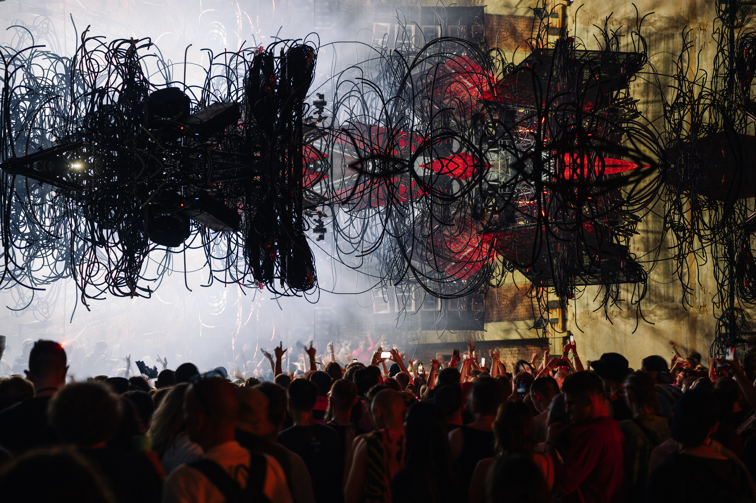 Outline 2024. @tomrus: Рустам Шагиморданов — фотограф