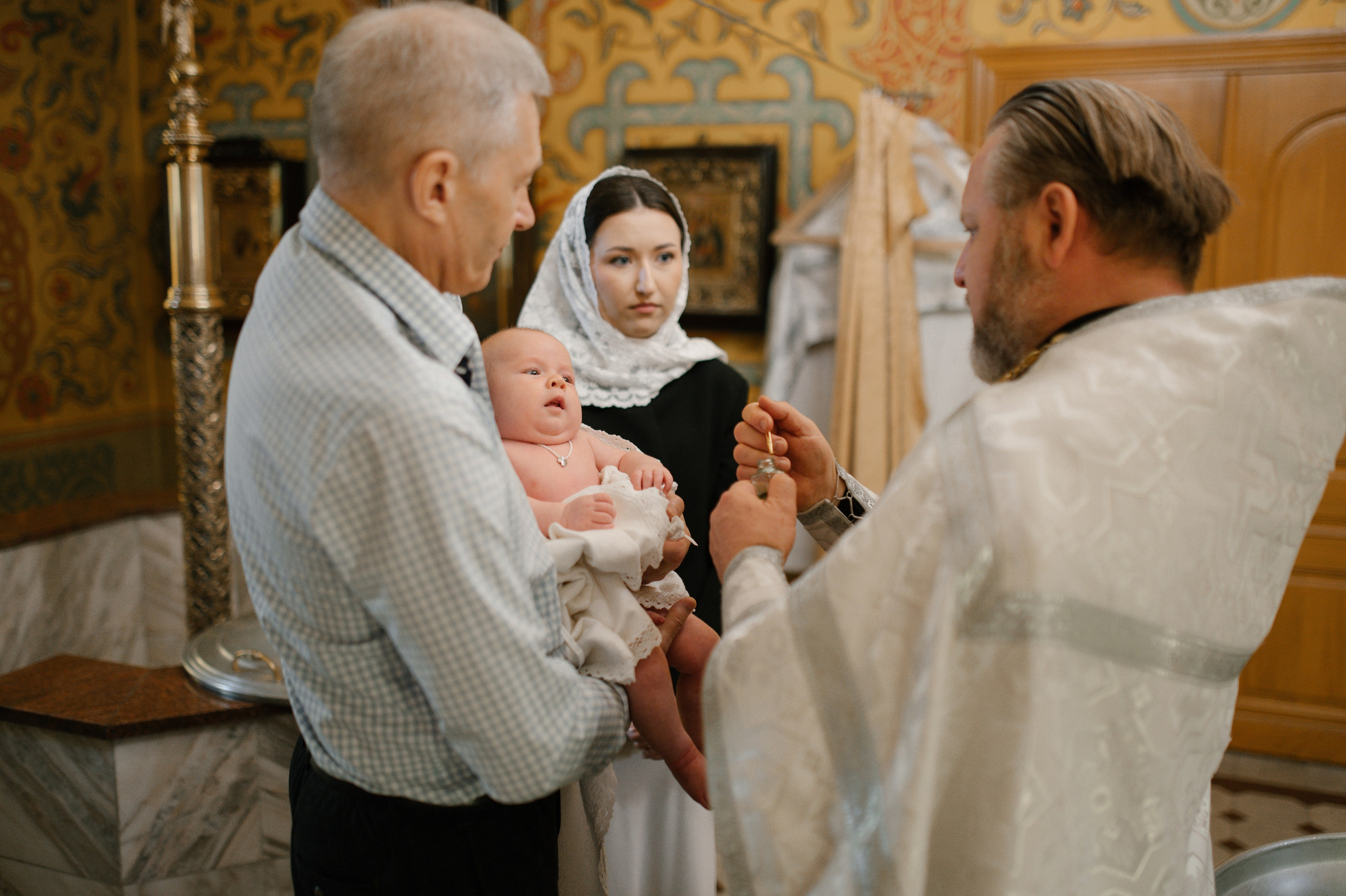 Крещение в Храме Воздвижения Креста Господня в Алтуфьеве. Семейный и свадебный фотограф в Москве Татьяна Николаева