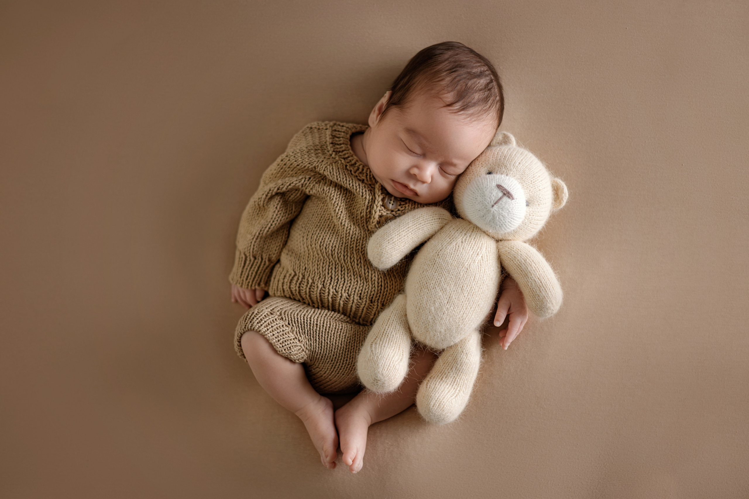 Халид и Лейла. Евгения Горбунова фотограф новорожденных в Новом Уренгое