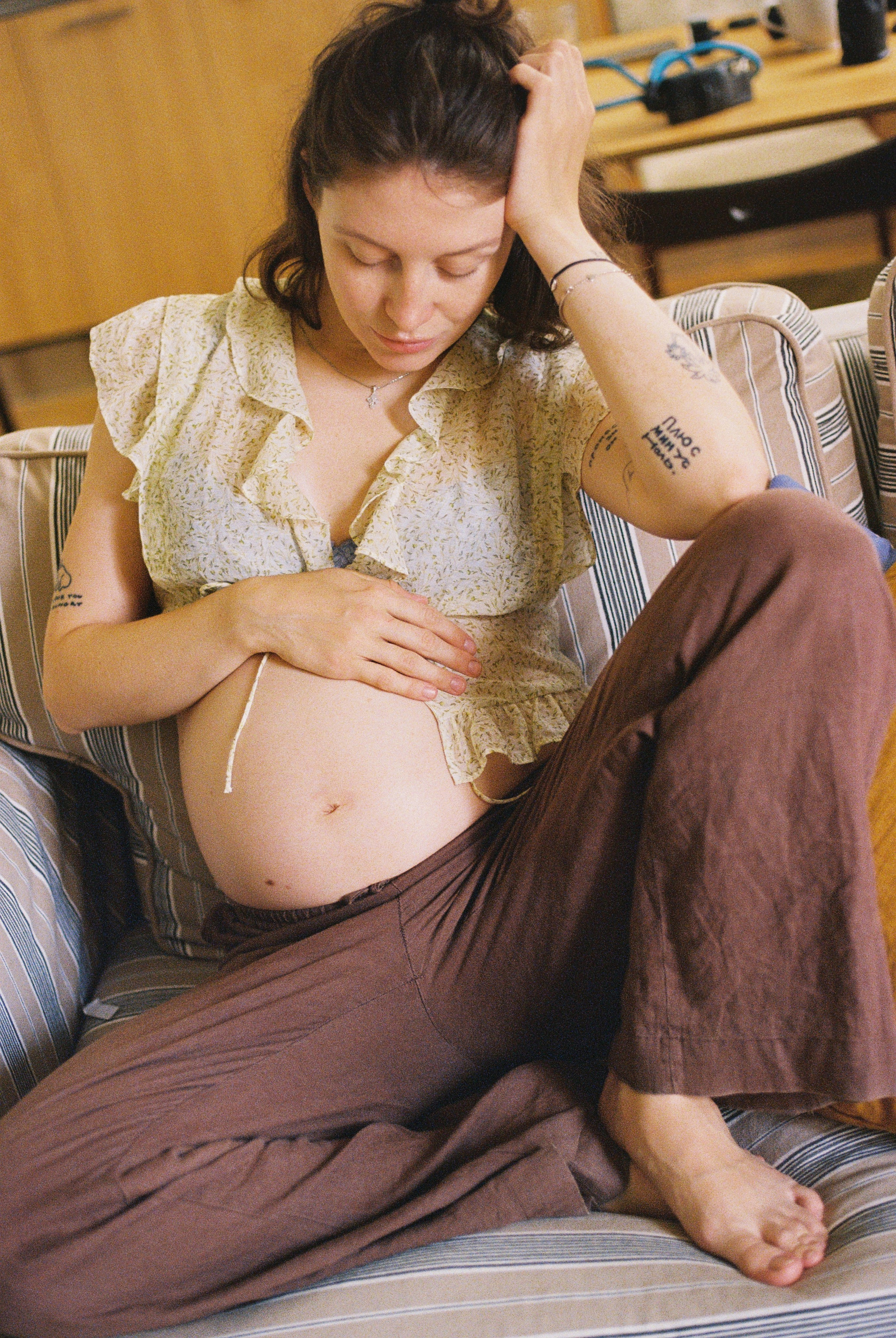 At Alina's home. Film & digital photographer. Ufa. Kamilla Ishmaeva