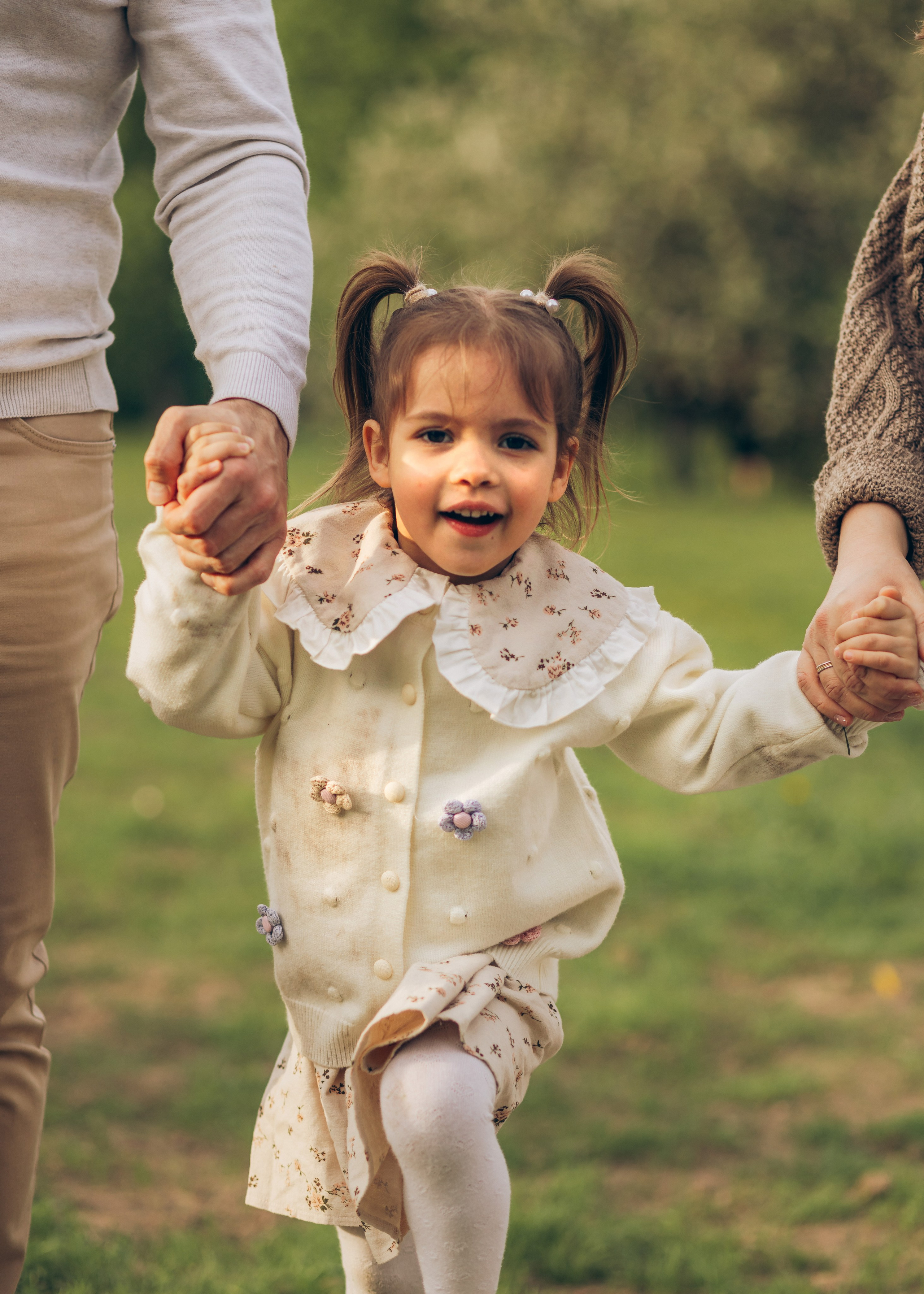 Надежда, Руслан, Ксюша и Настя. Семейный фотограф В Москве Александра Дейкун