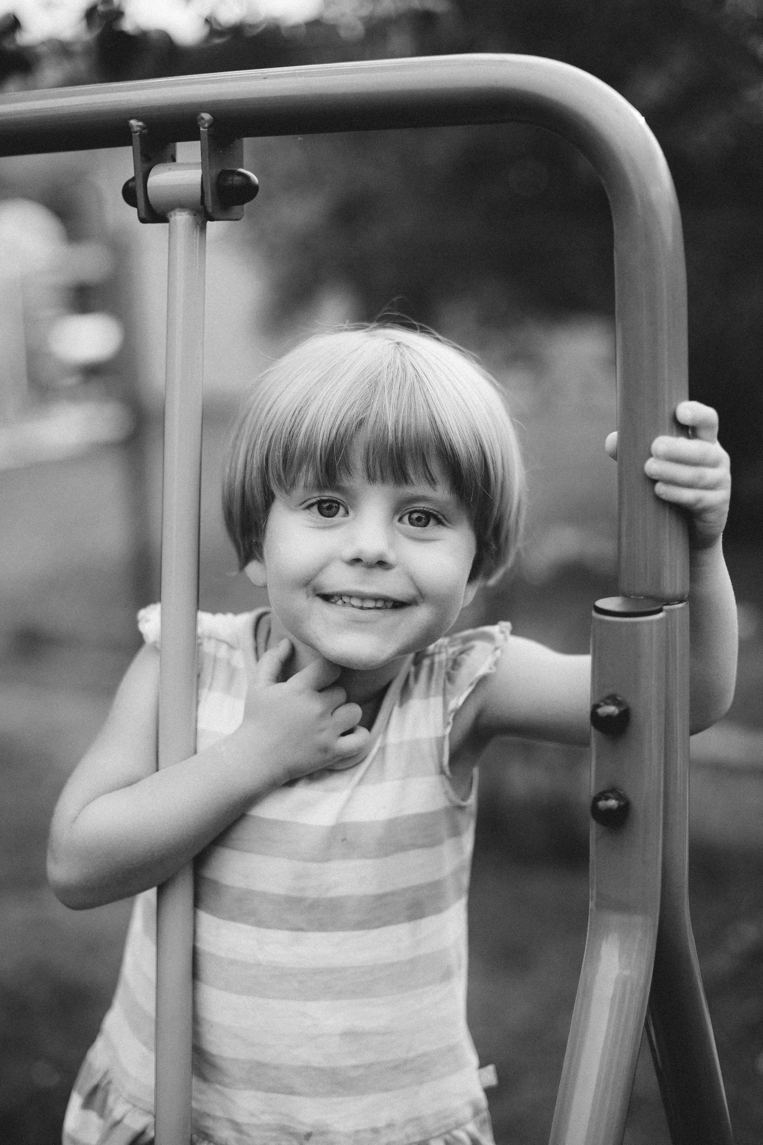 Фотосессия детского отдыха у бассейна. Александр Чернин. Семейный и событийный фотограф