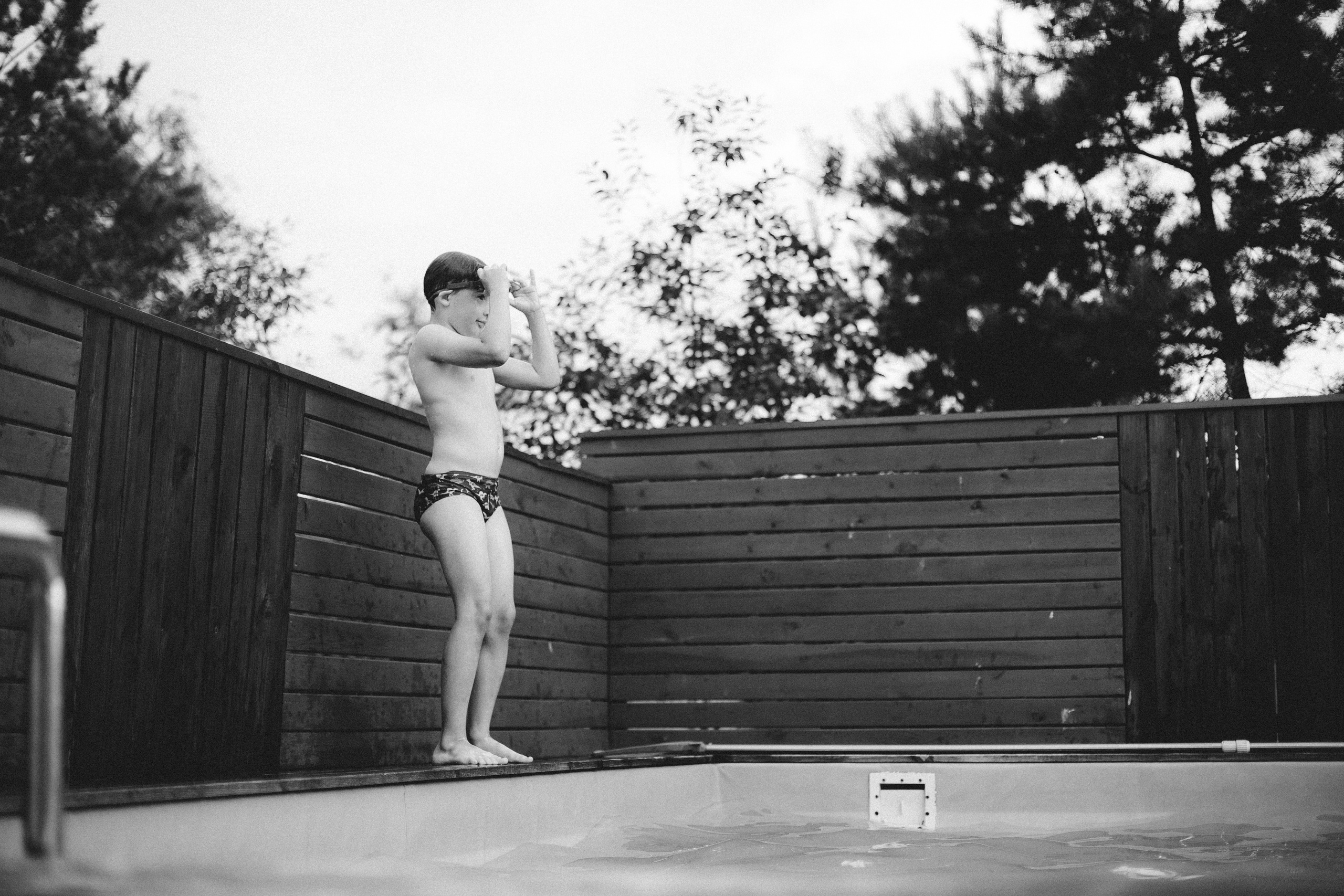 Фотосессия детского отдыха у бассейна. Александр Чернин. Семейный и событийный фотограф