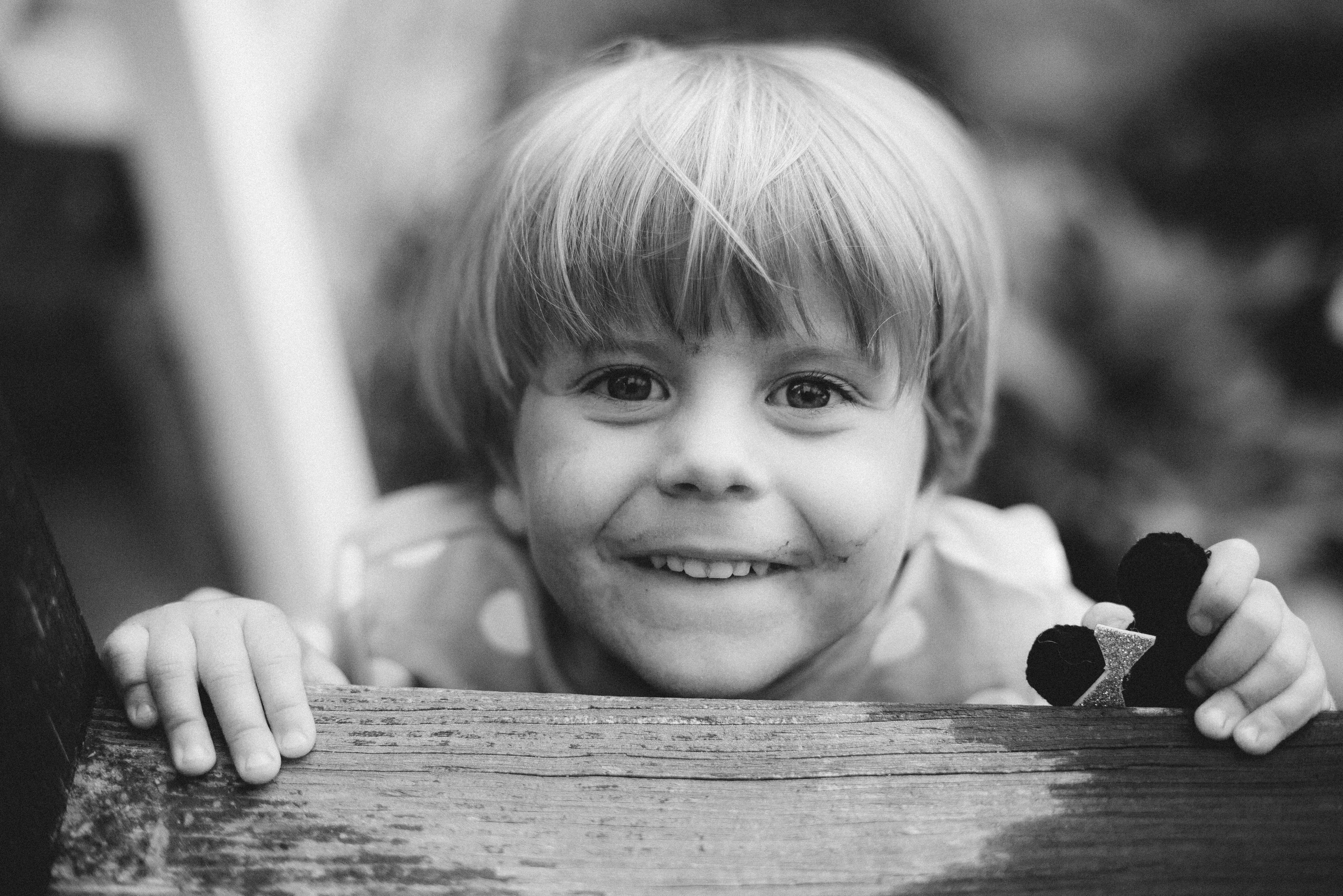 Фотосессия детского отдыха у бассейна. Александр Чернин. Семейный и событийный фотограф