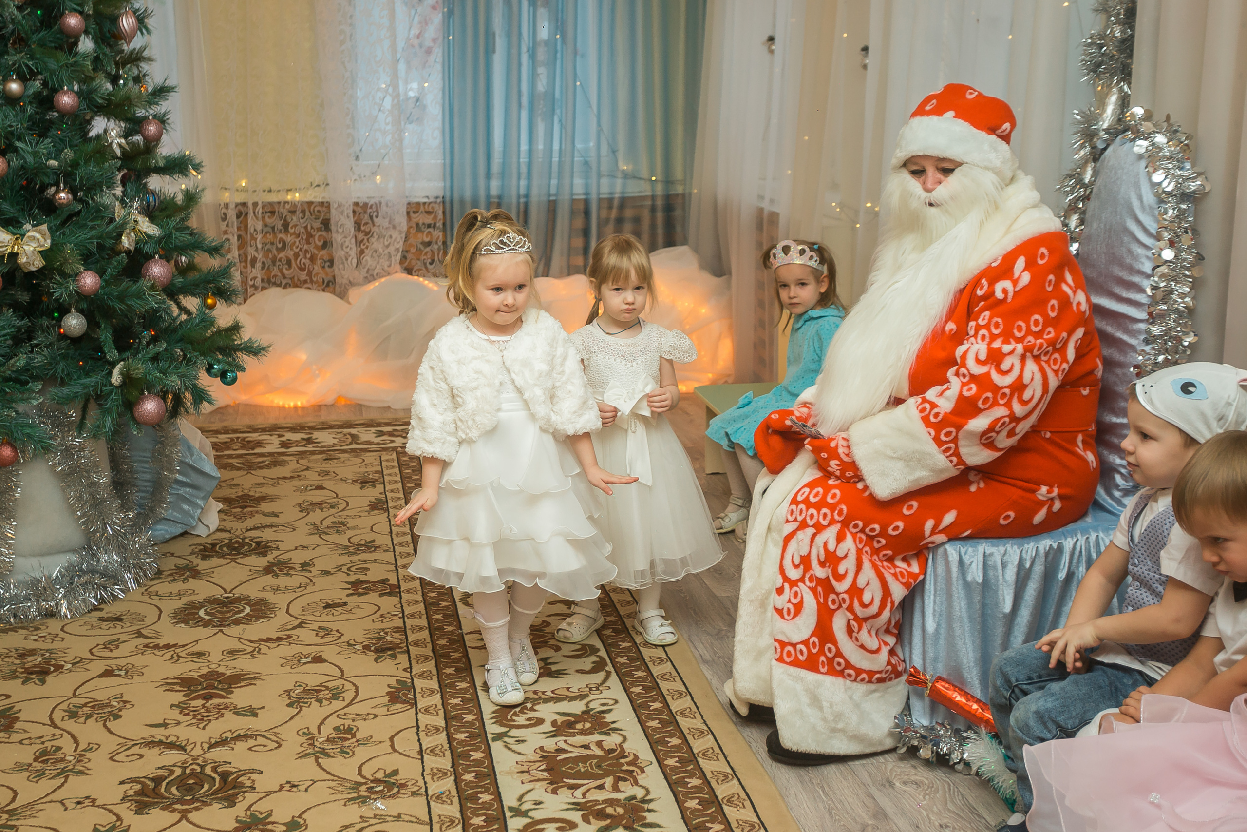 Новогодний утренник в младшей группе. Фотографиня Мария Дикова