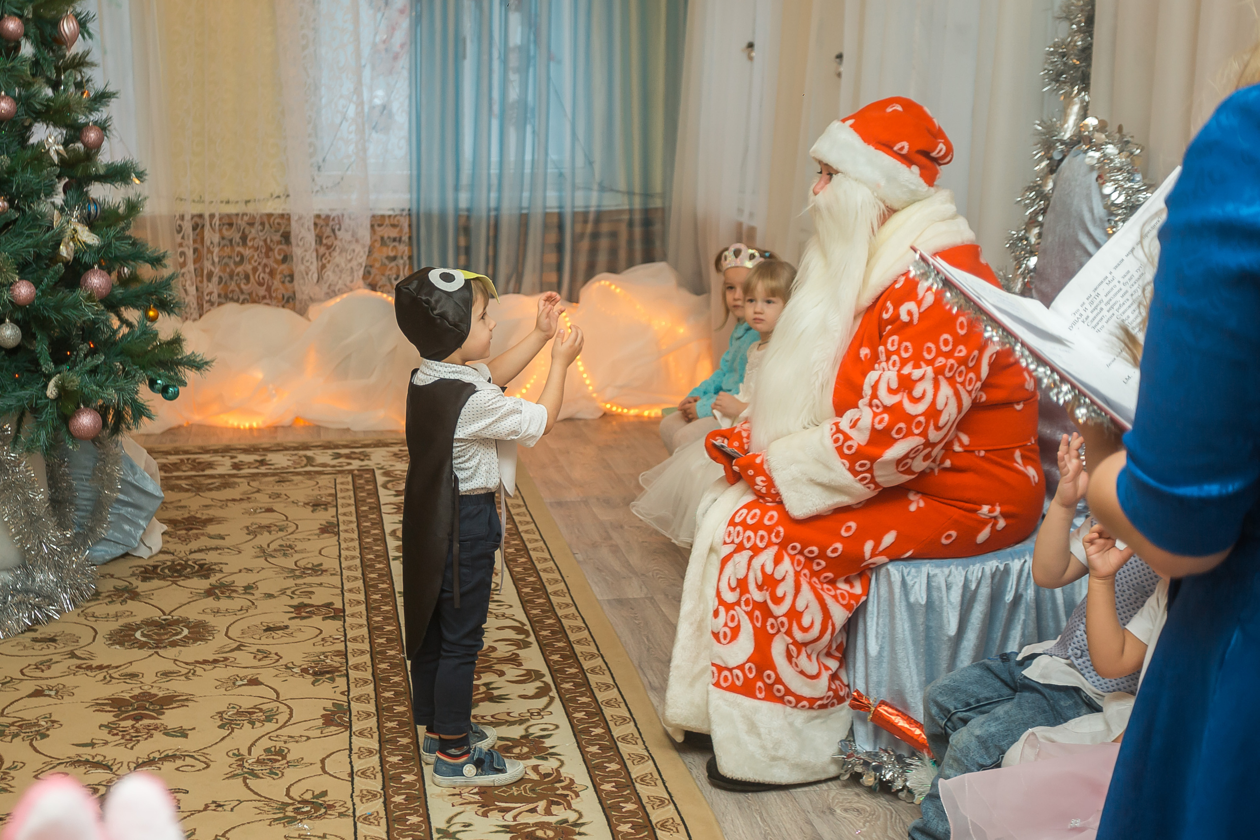 Новогодний утренник в младшей группе. Фотографиня Мария Дикова