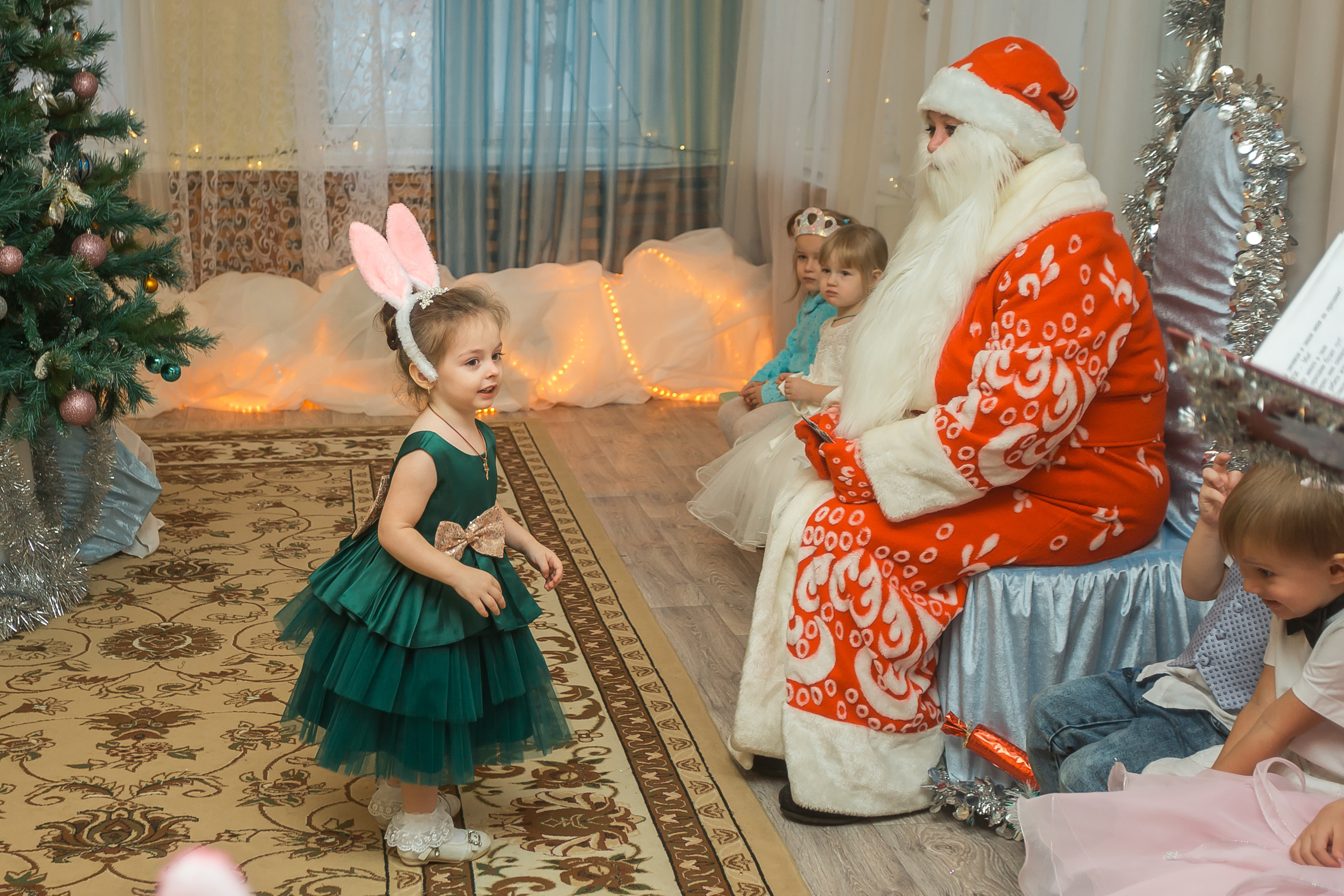 Новогодний утренник в младшей группе. Фотографиня Мария Дикова
