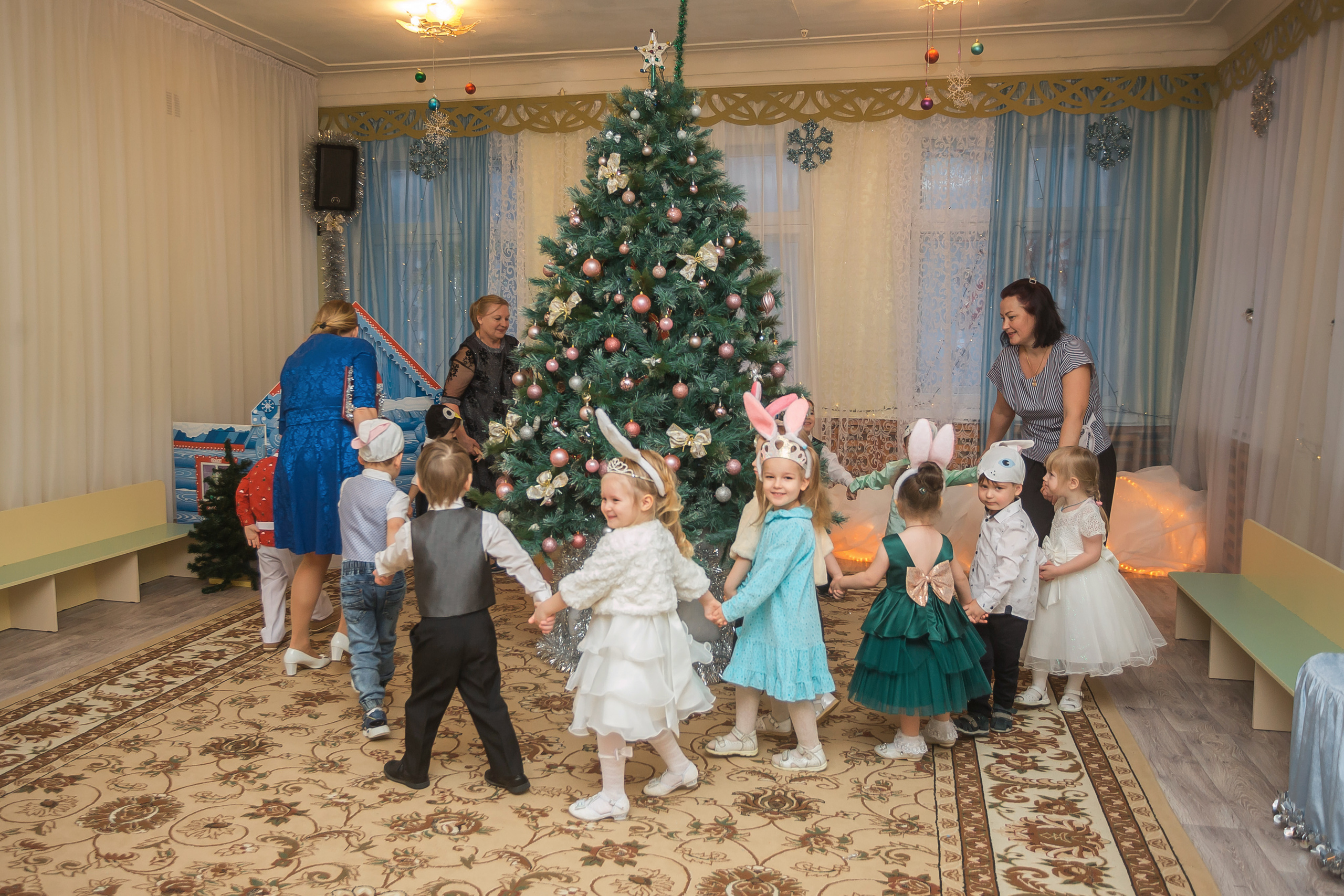 Новогодний утренник в младшей группе. Фотографиня Мария Дикова