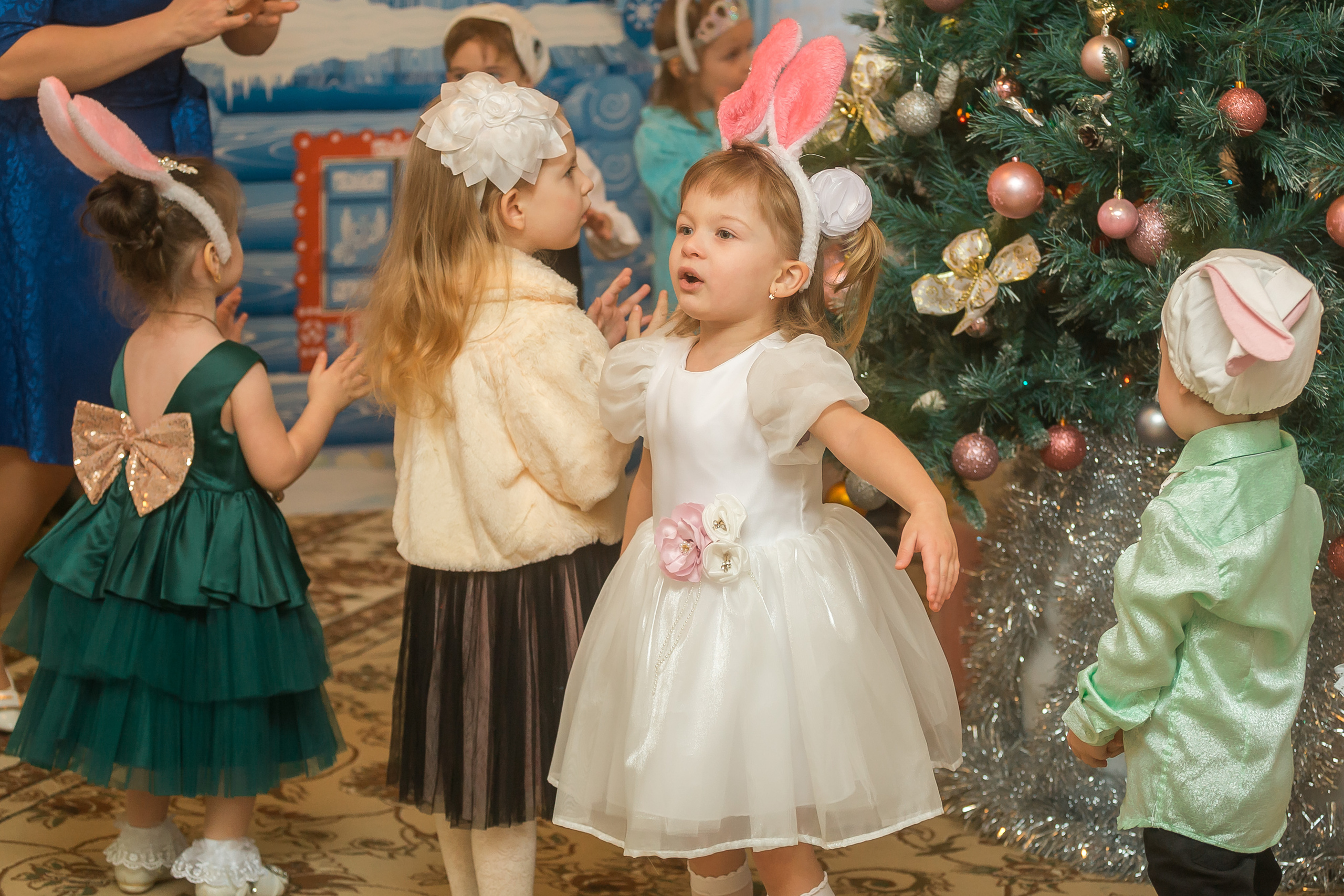 Новогодний утренник в младшей группе. Фотографиня Мария Дикова