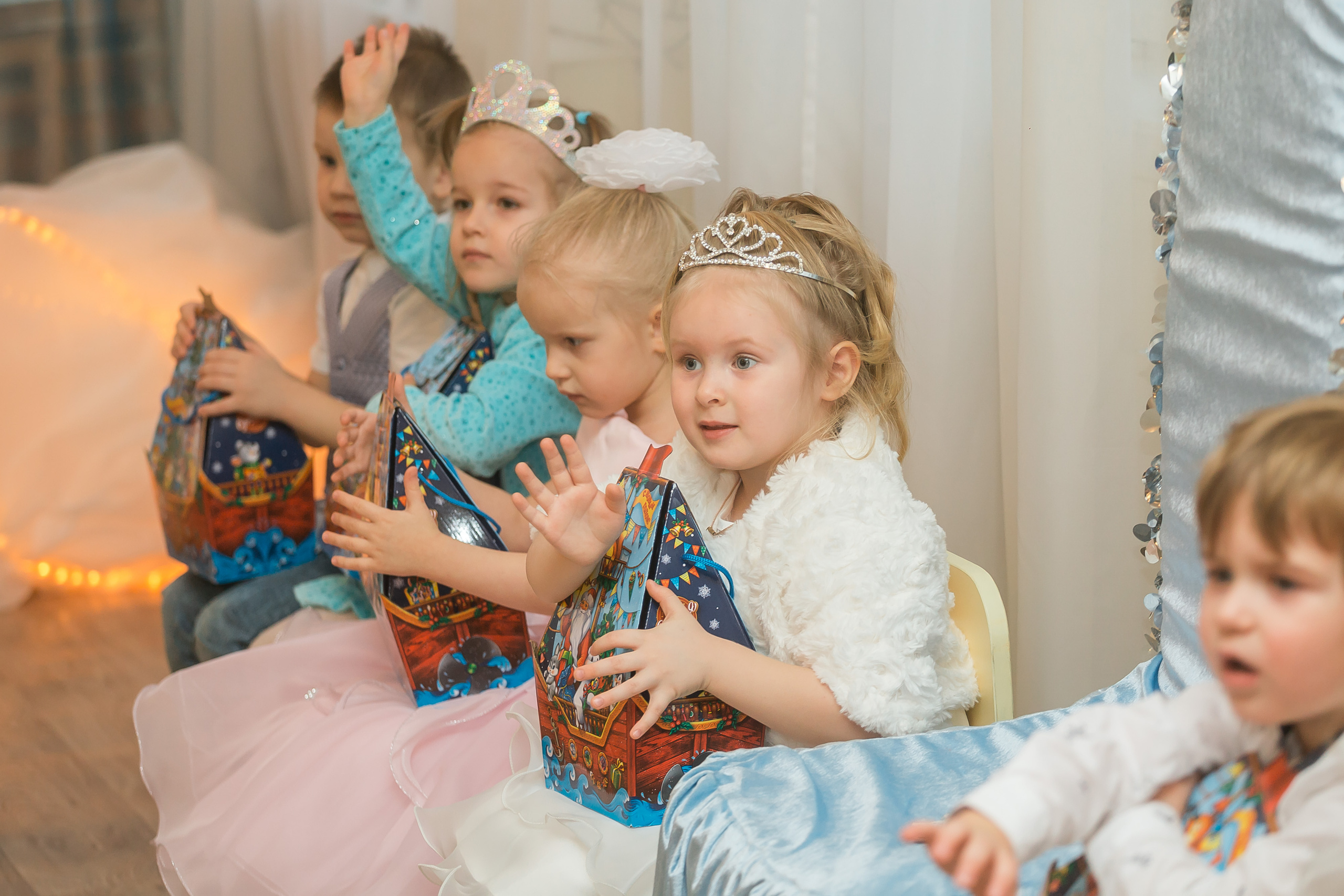 Новогодний утренник в младшей группе. Фотографиня Мария Дикова