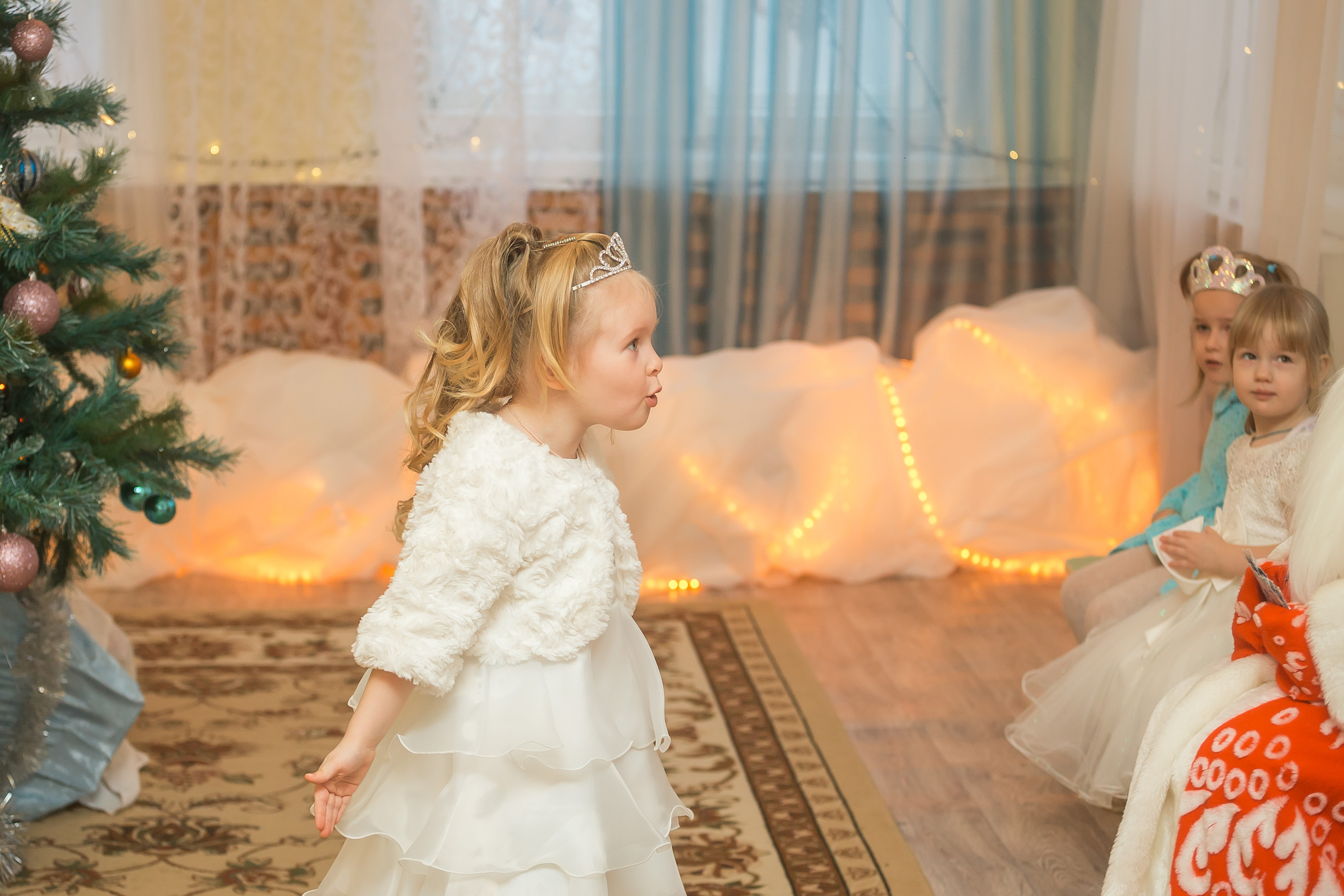 Новогодний утренник в младшей группе. Фотографиня Мария Дикова