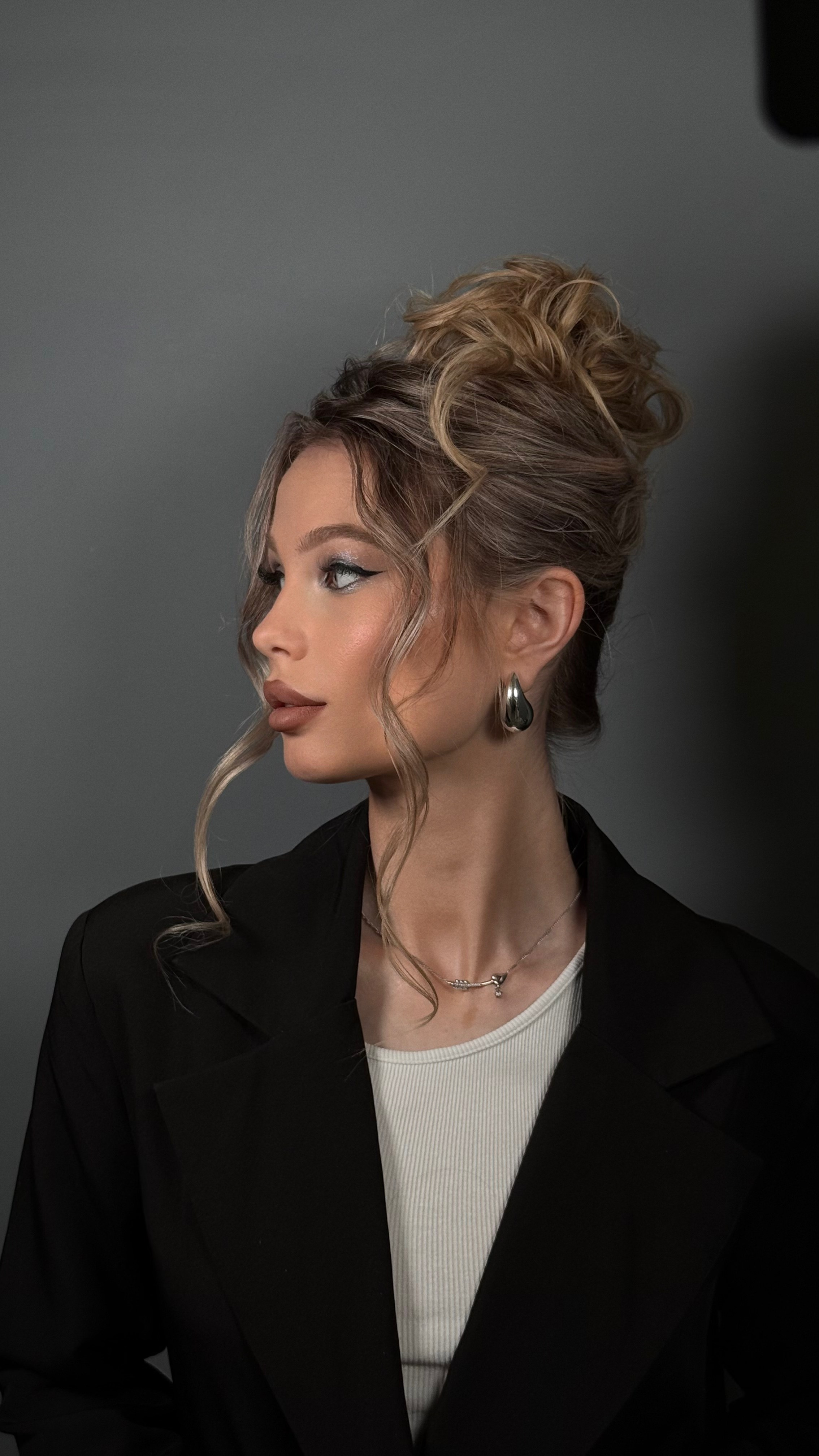 Образы. Студия визажистов, стилистов по прическам, бровистов и мастеров по ресницам