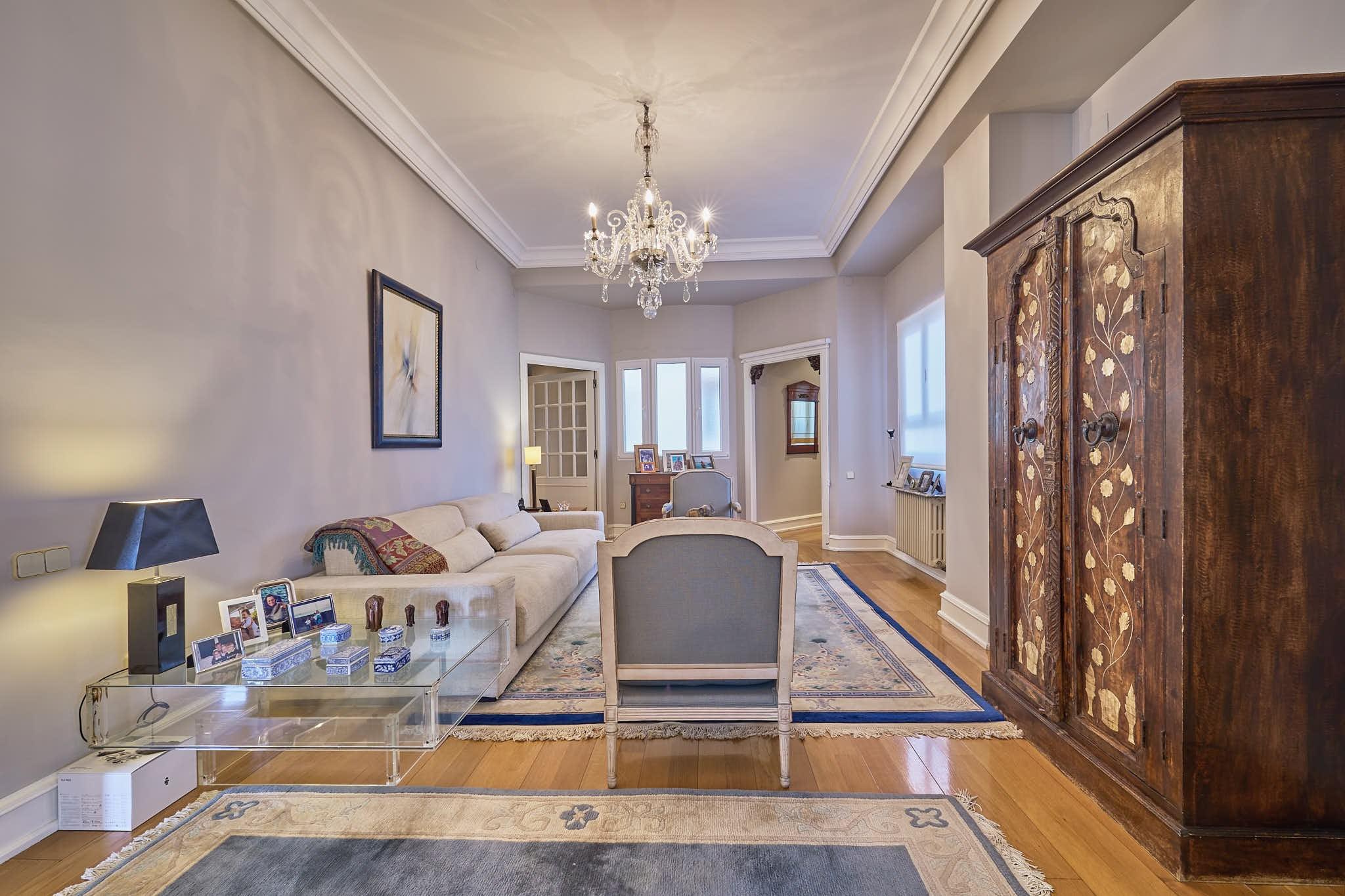 Classic living room with antique furniture in an apartment in Valencia