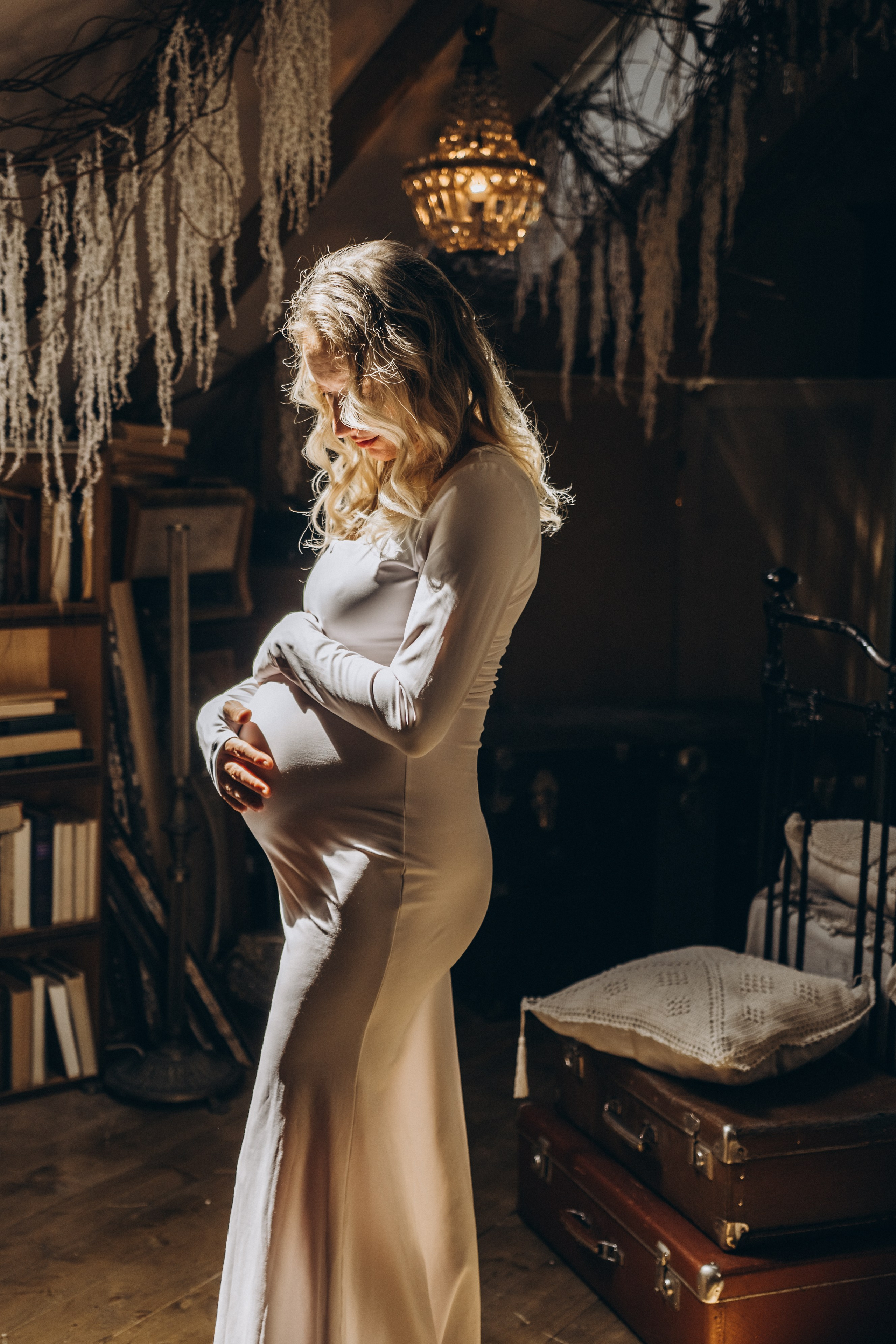 На заброшенном чердаке. Гаврилова Настя семейный фотограф lifestyle в Москве