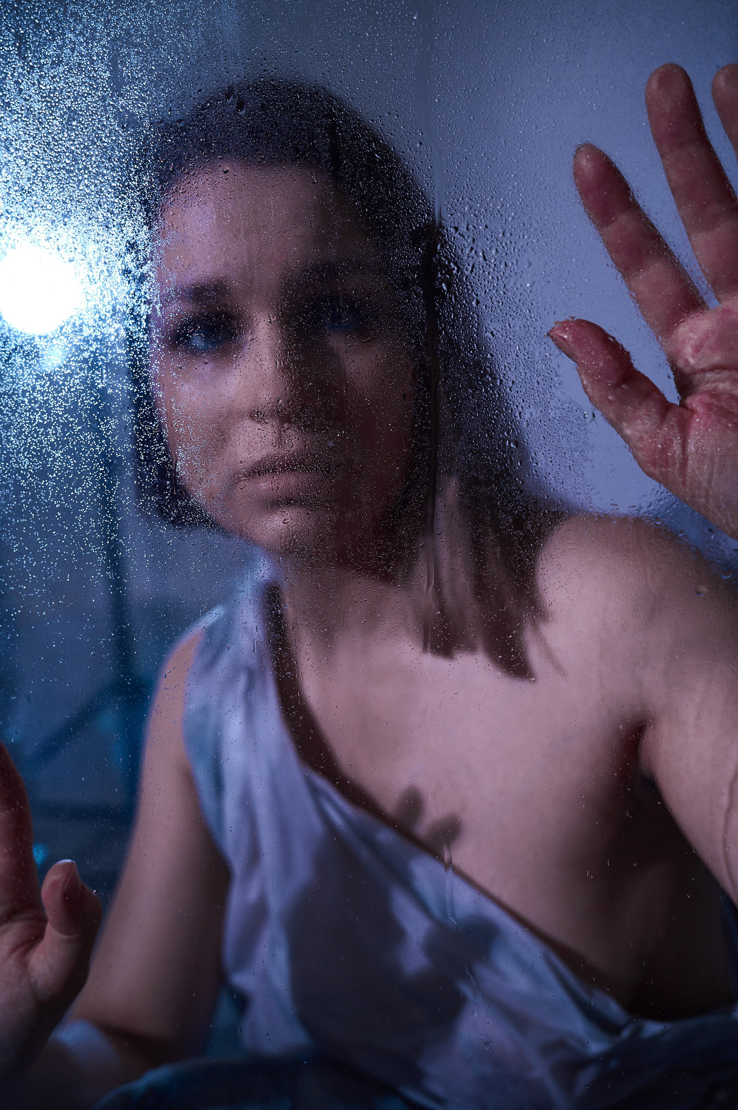 Фотосессия Ксении в декорациях «Лед» со стеклянным кубом