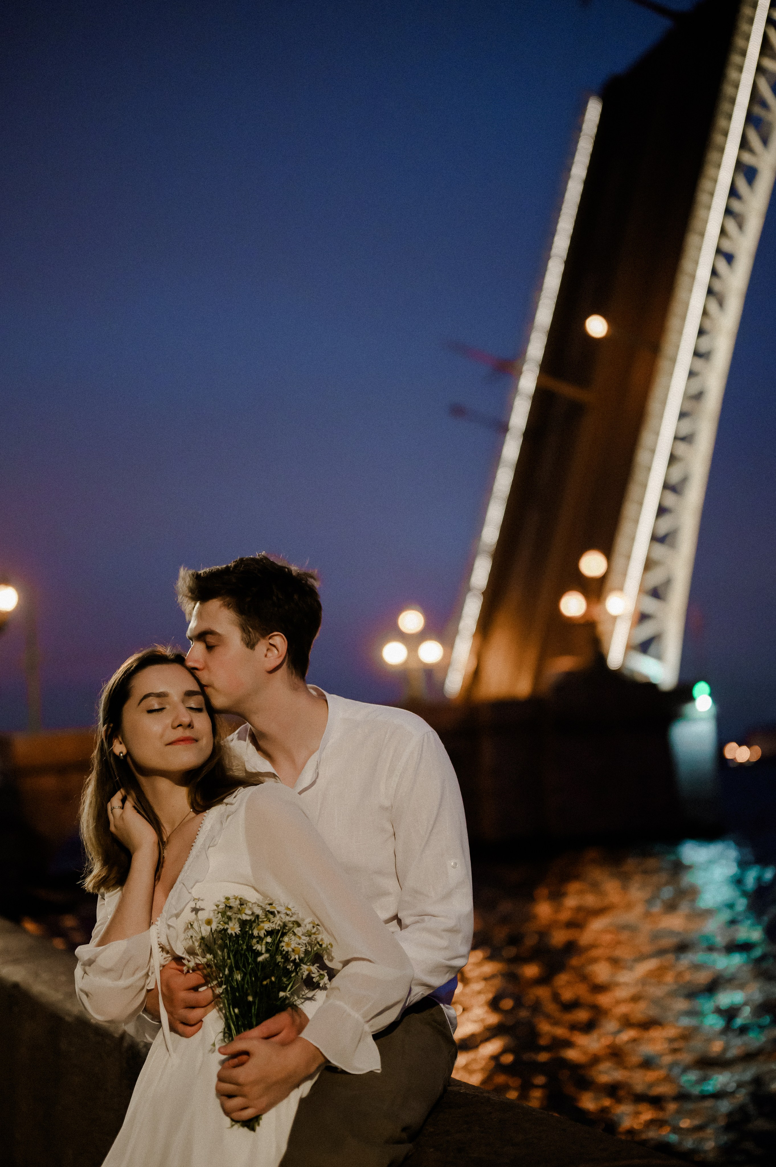 Лавстори на фоне мостов. Свадебный и семейный фотограф Евгения Кононова