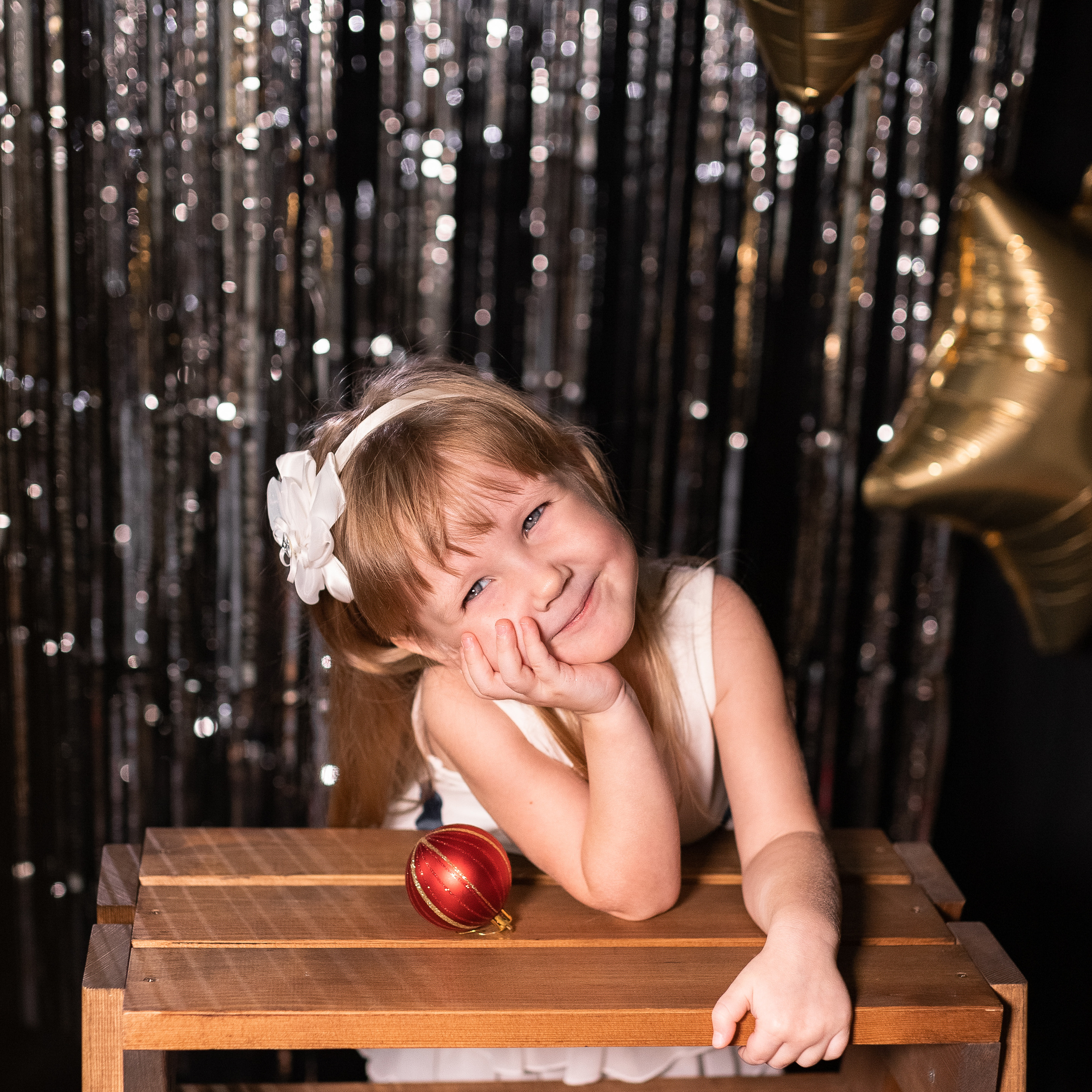 Моя мини-студия «Минимализм» в Новогоднем оформлении 2022. Фотограф Пермь. Свадьбы. Семья и дети, школа, д. сад. Фотокниги