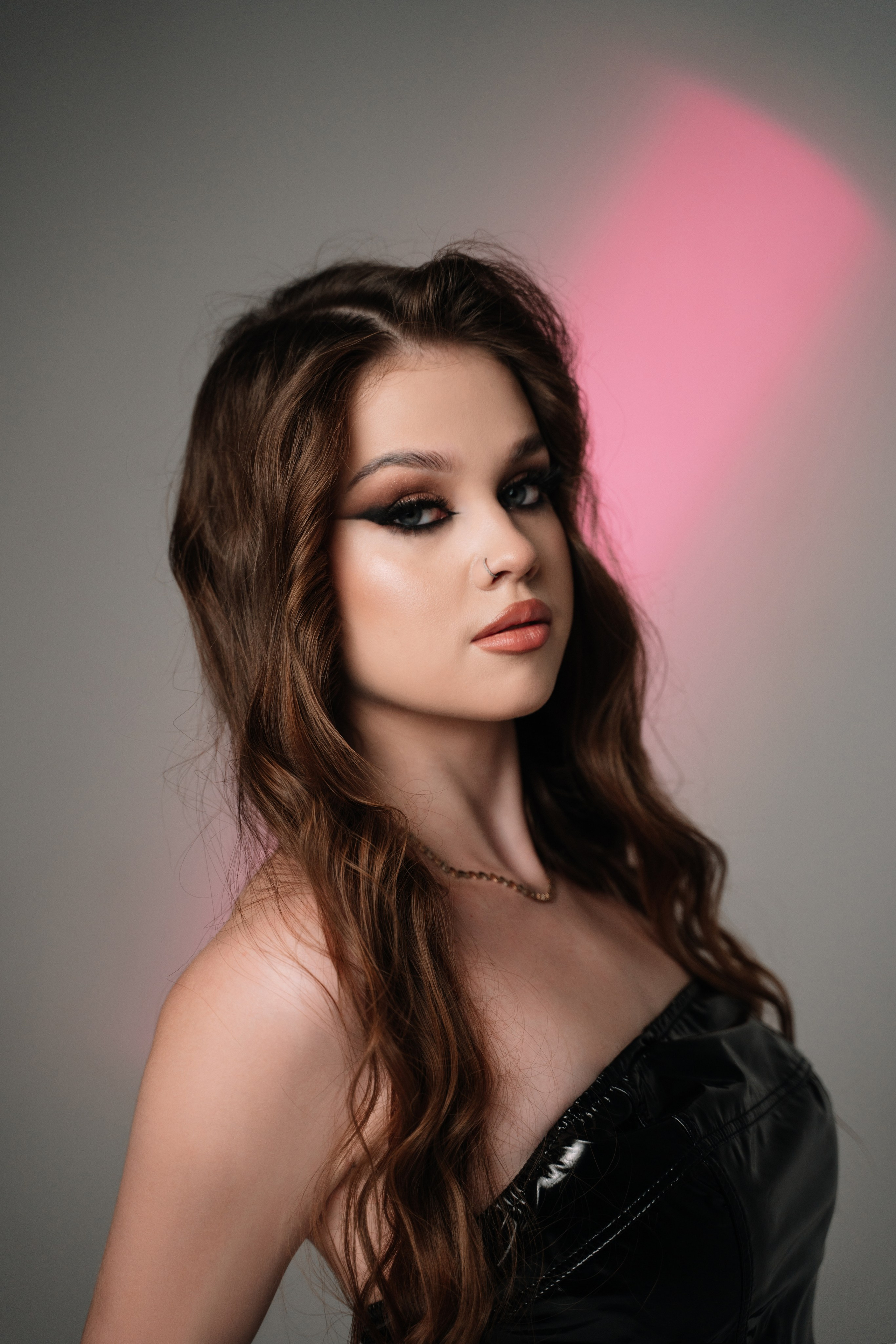 Портрет. Дипломированный фотограф в Новосибирске. Фотографирую свадьбы, репортажи, индивидуальные фотосессии, lovestory(семейные)