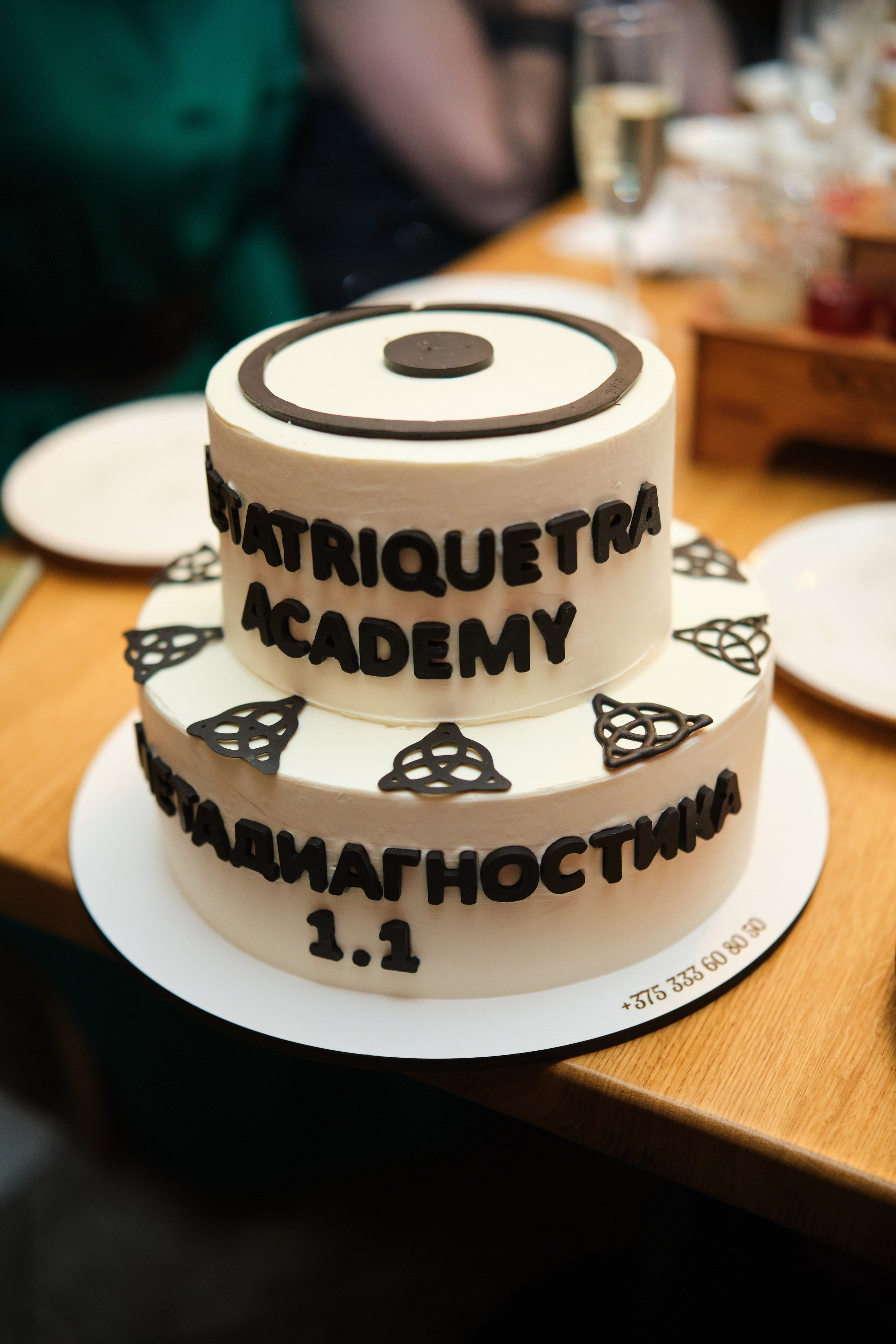 Фотосъёмка выпускного школы «Метатрикветра» в гастропабе «Особняк. Репортажный фотограф Дмитрий Литвинский. Минск, Беларусь, мир