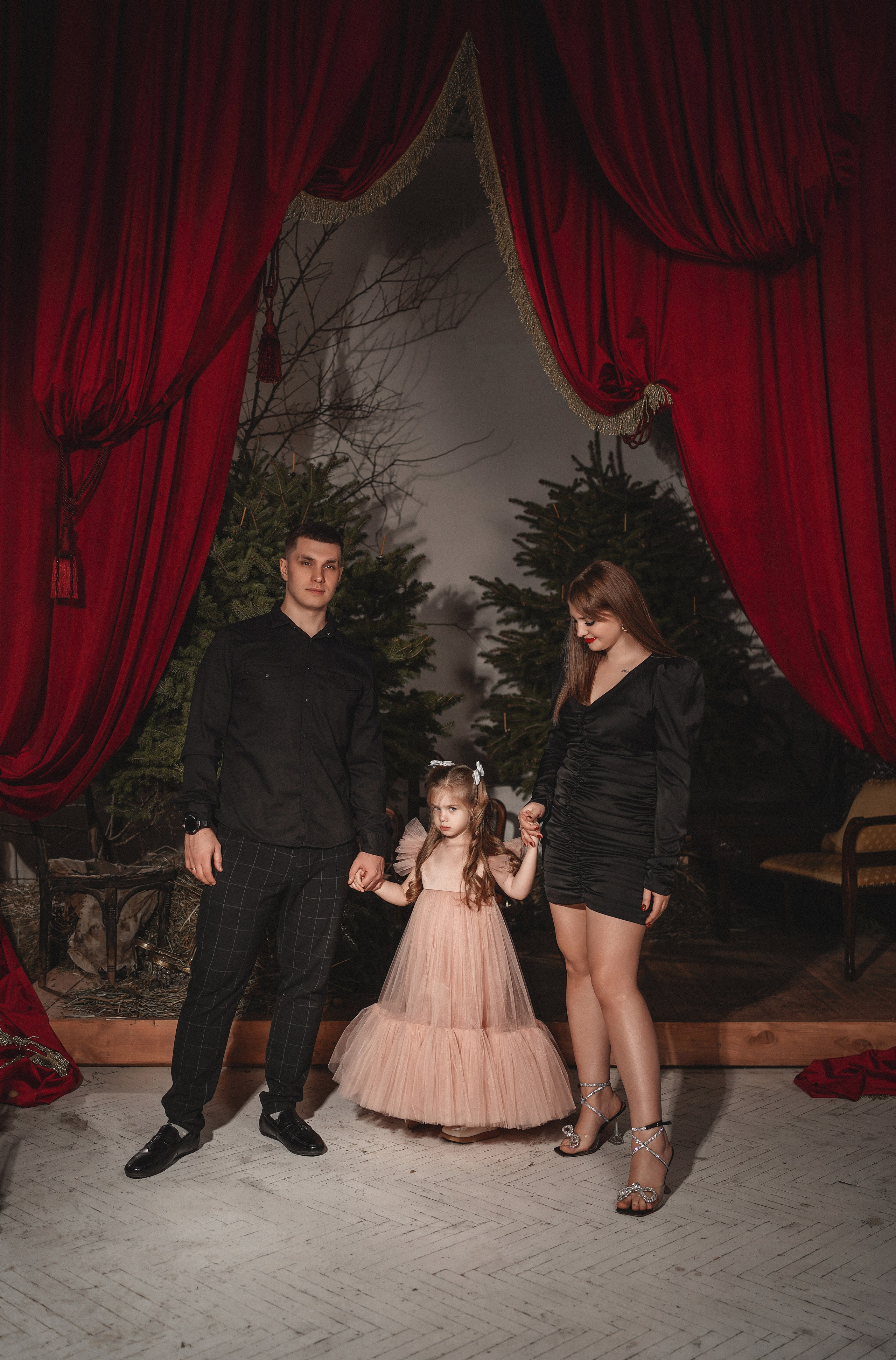 Семейная фотосессия в фотостудии MOX. Фотограф Ростов-на-Дону. Свадебный фотограф в Ростове-на-Дону. Таинство Крещения и Венчания, семейные фотосессии. Алёна Чёботова