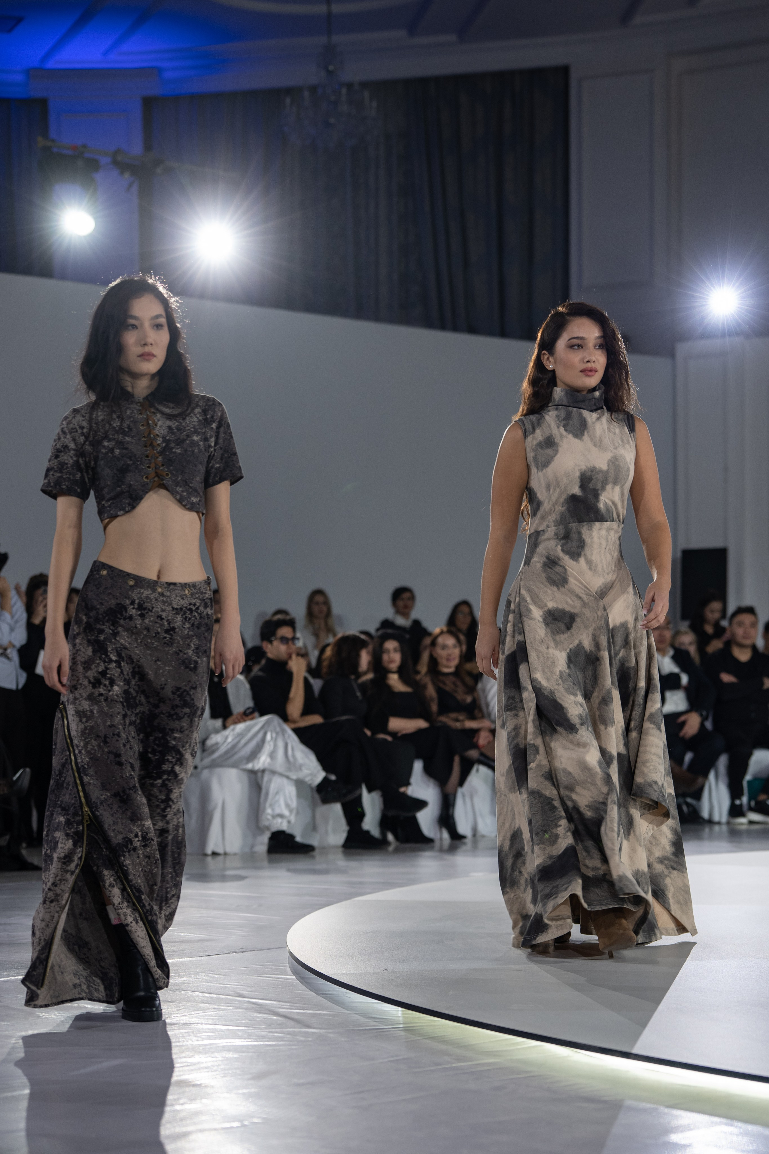 Design August. Сайт Алматинского НЮ АРТ, будуар и фэшн фотографа Дениса Карпенко