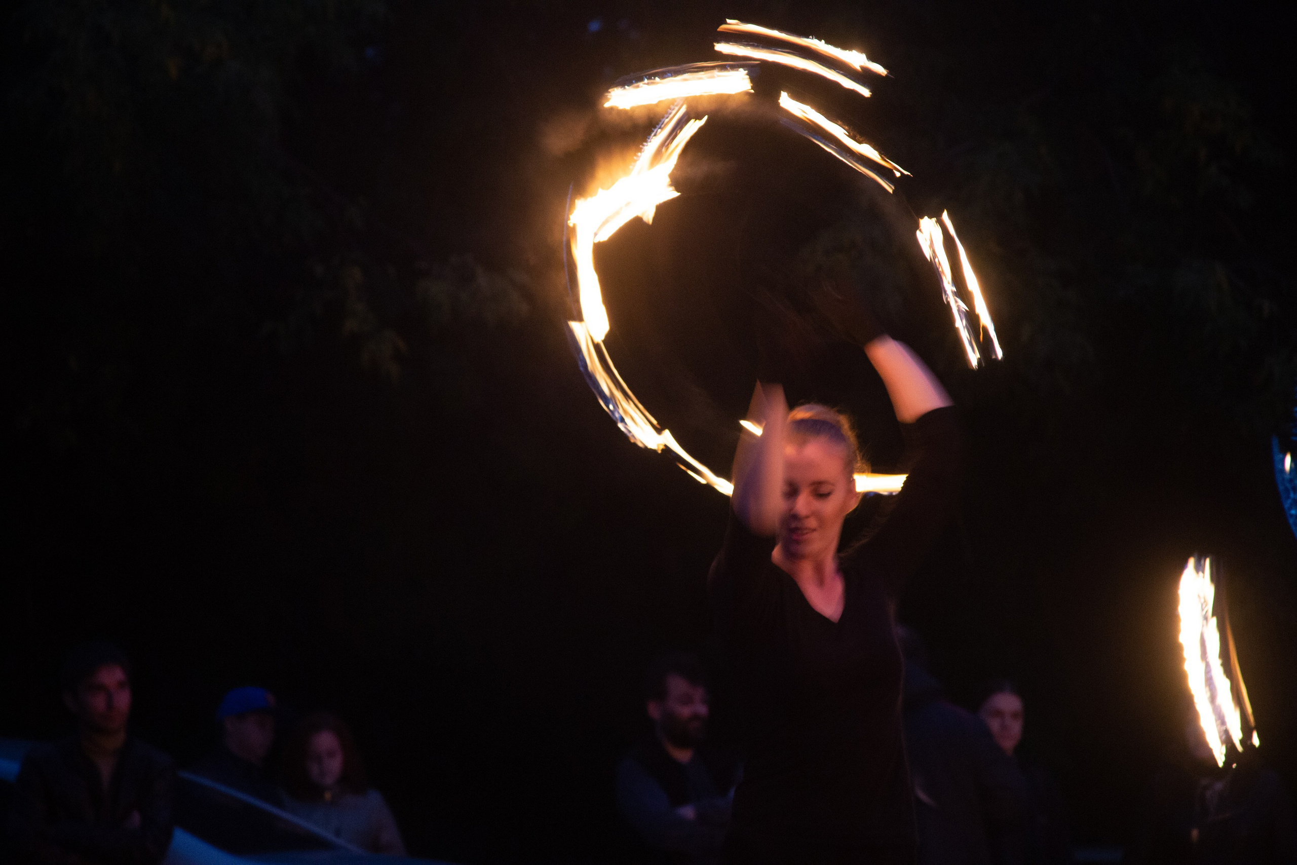 Огненное шоу в Перми. Фотограф Никита Попов. Фотограф Пермь. Фотосессия в фотостудии Перми и на свежем воздухе